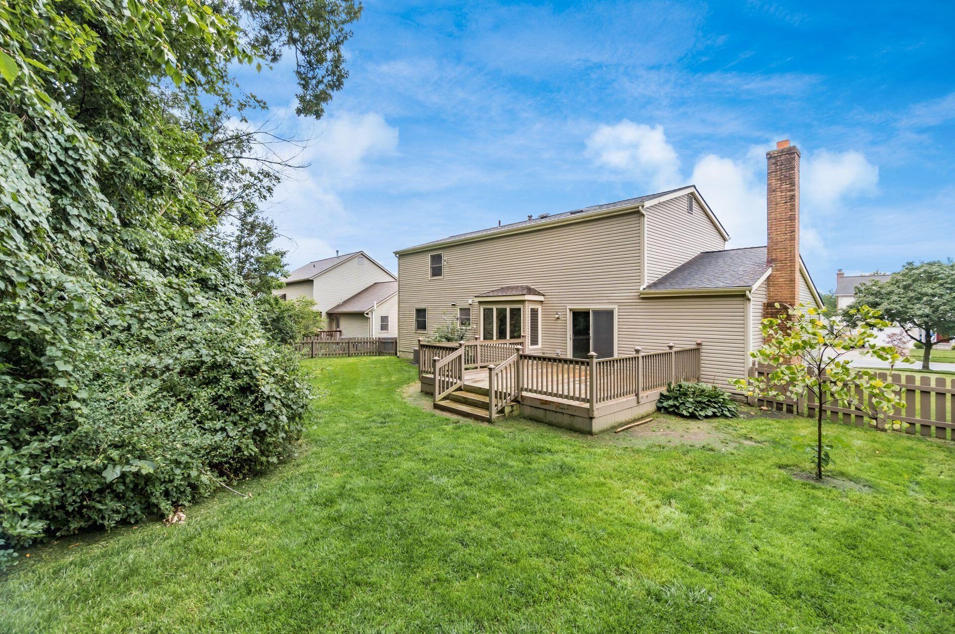 450 Whitley Dr, Columbus OH 43230-3635 exterior