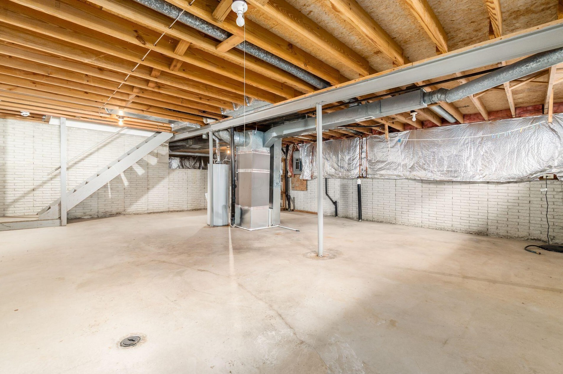 450 Whitley Dr, Columbus OH 43230-3635 exterior