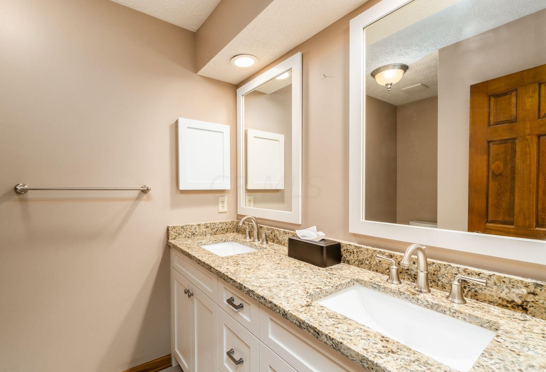 450 Whitley Dr, Columbus OH 43230-3635 exterior