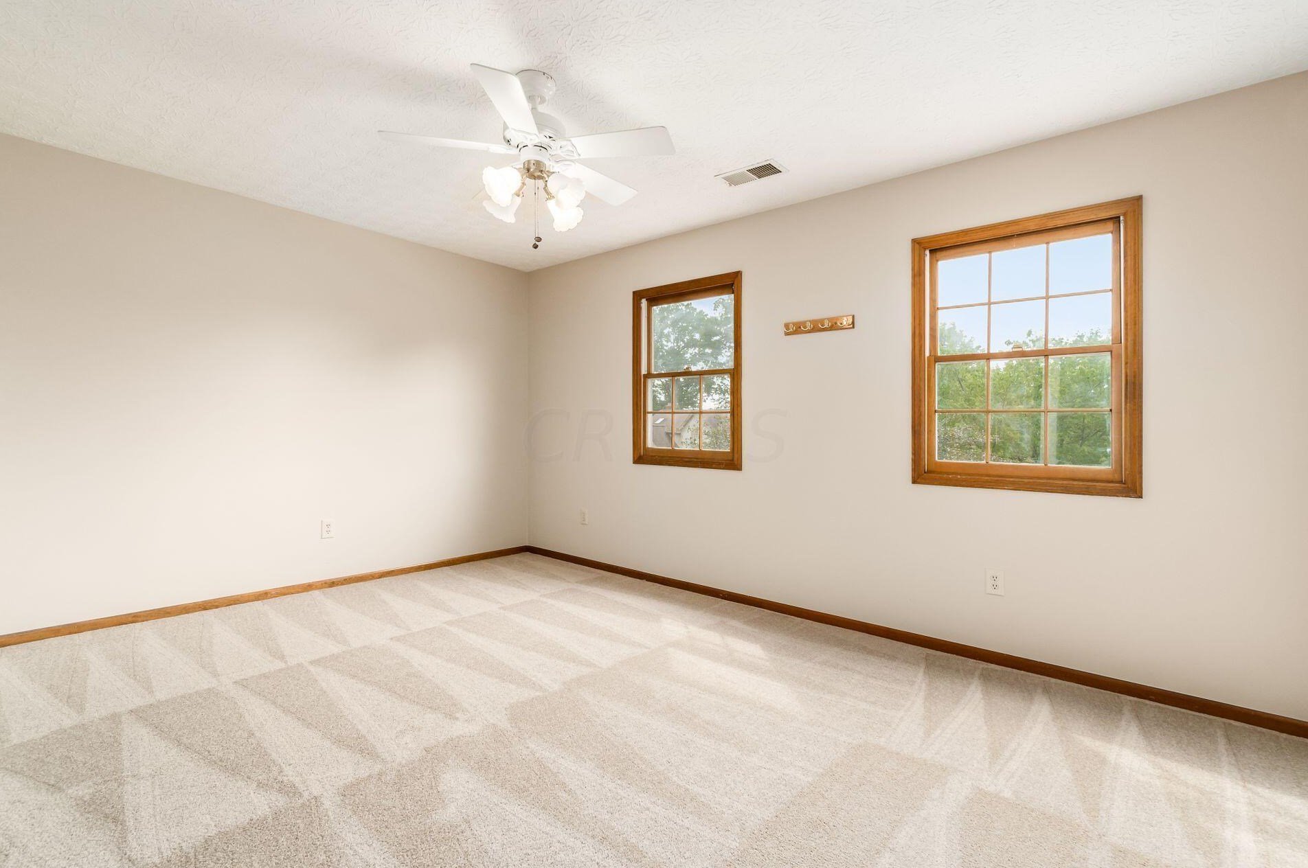 450 Whitley Dr, Columbus OH 43230-3635 exterior