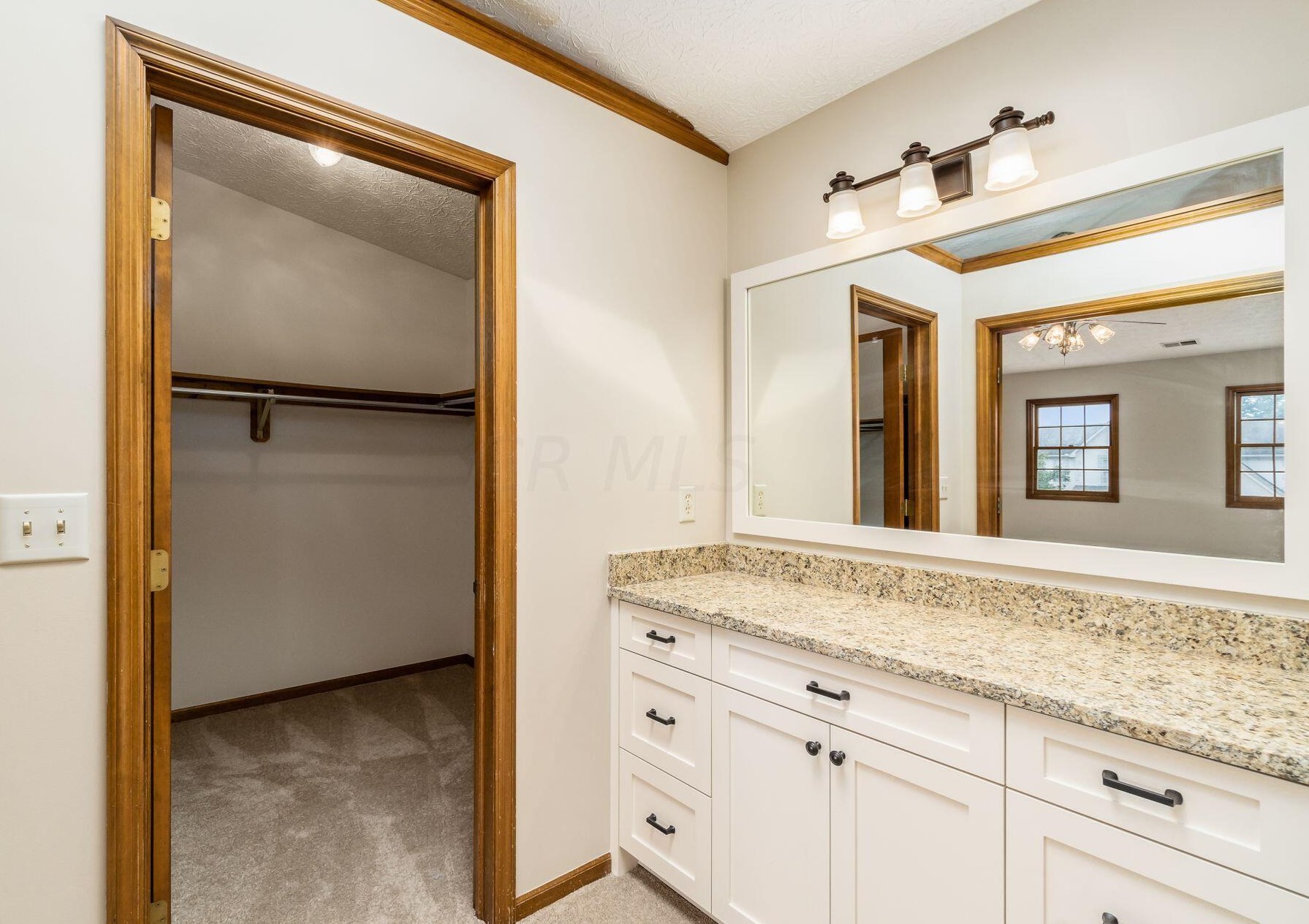 450 Whitley Dr, Columbus OH 43230-3635 exterior