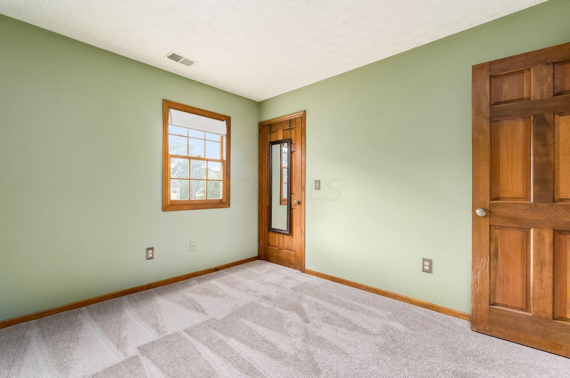 450 Whitley Dr, Columbus OH 43230-3635 exterior