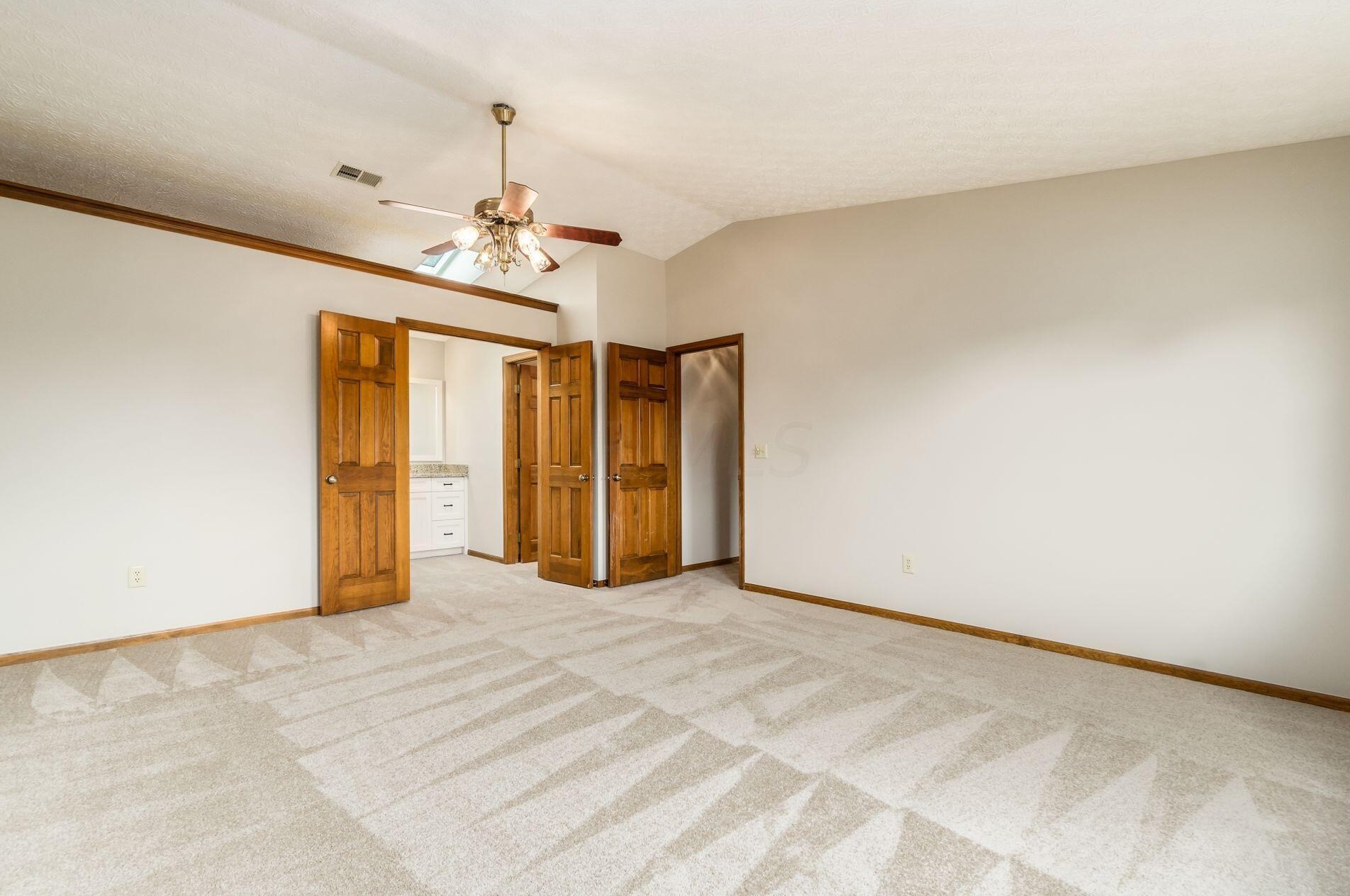 450 Whitley Dr, Columbus OH 43230-3635 exterior