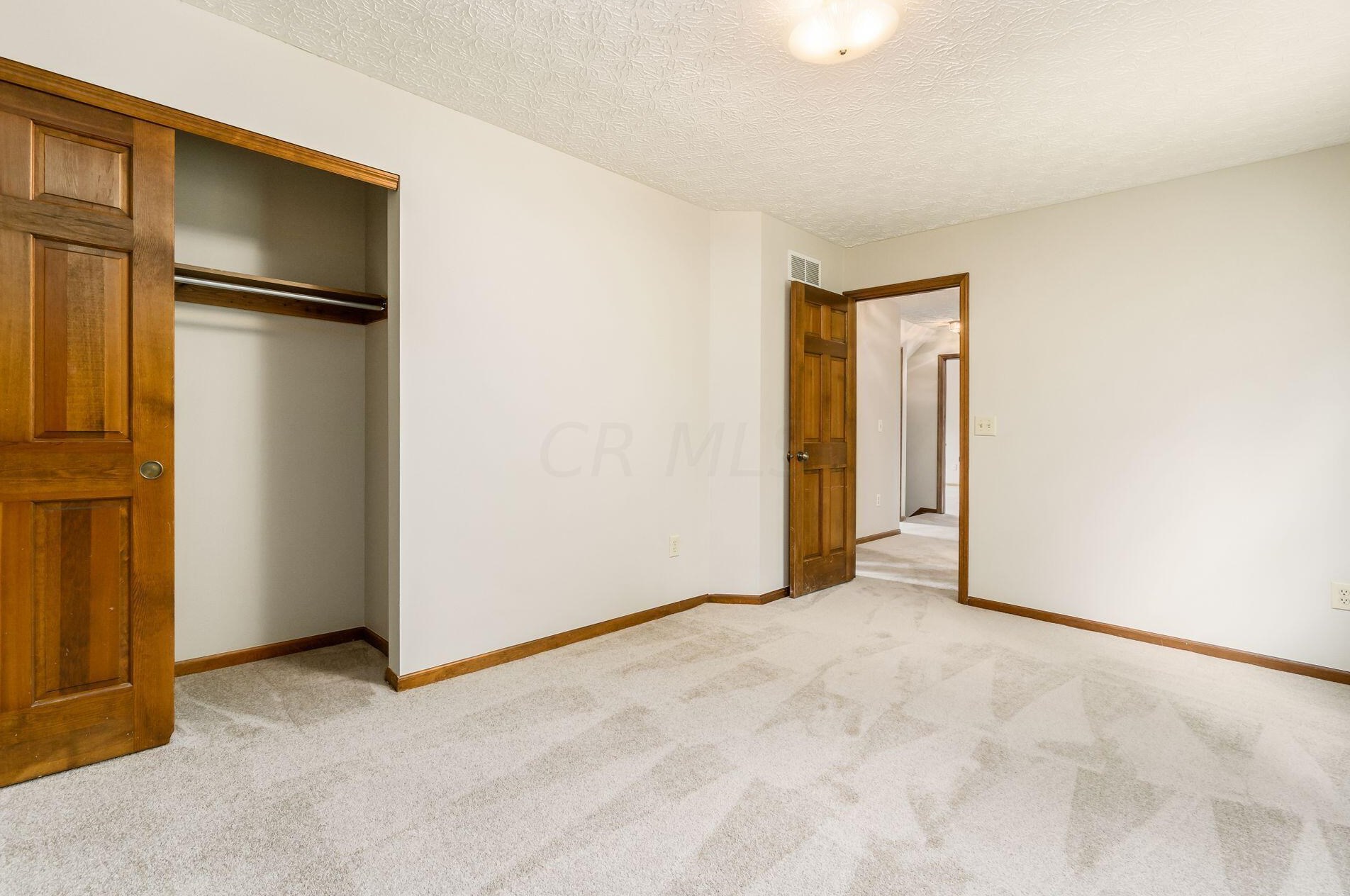 450 Whitley Dr, Columbus OH 43230-3635 exterior