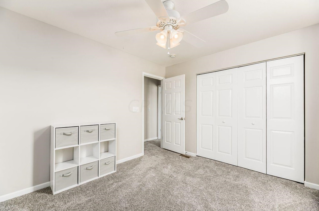 32 Hawthorne Dr, Ashville OH  43103-9374 exterior