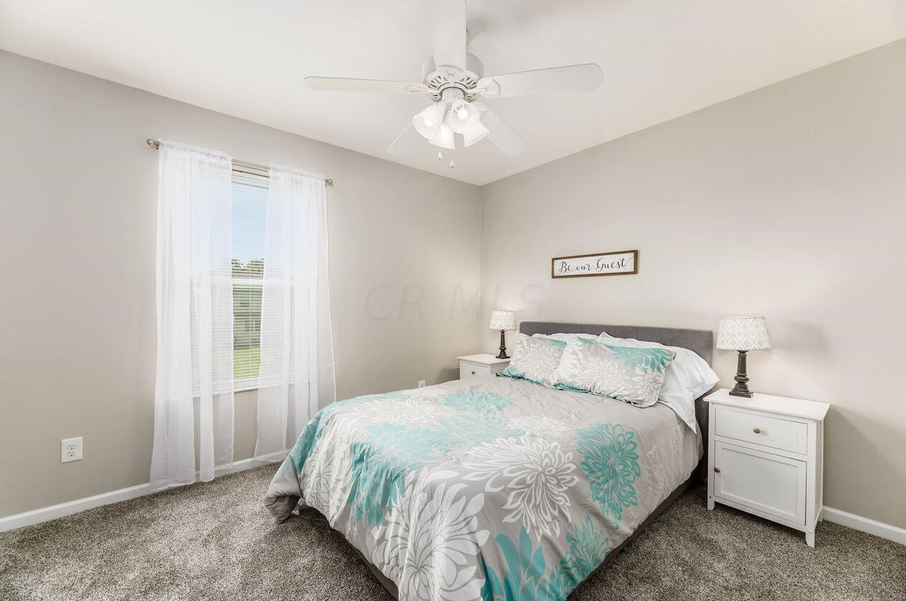 32 Hawthorne Dr, Ashville OH  43103-9374 exterior