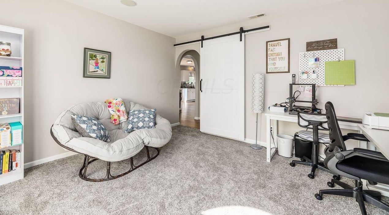 32 Hawthorne Dr, Ashville OH  43103-9374 exterior