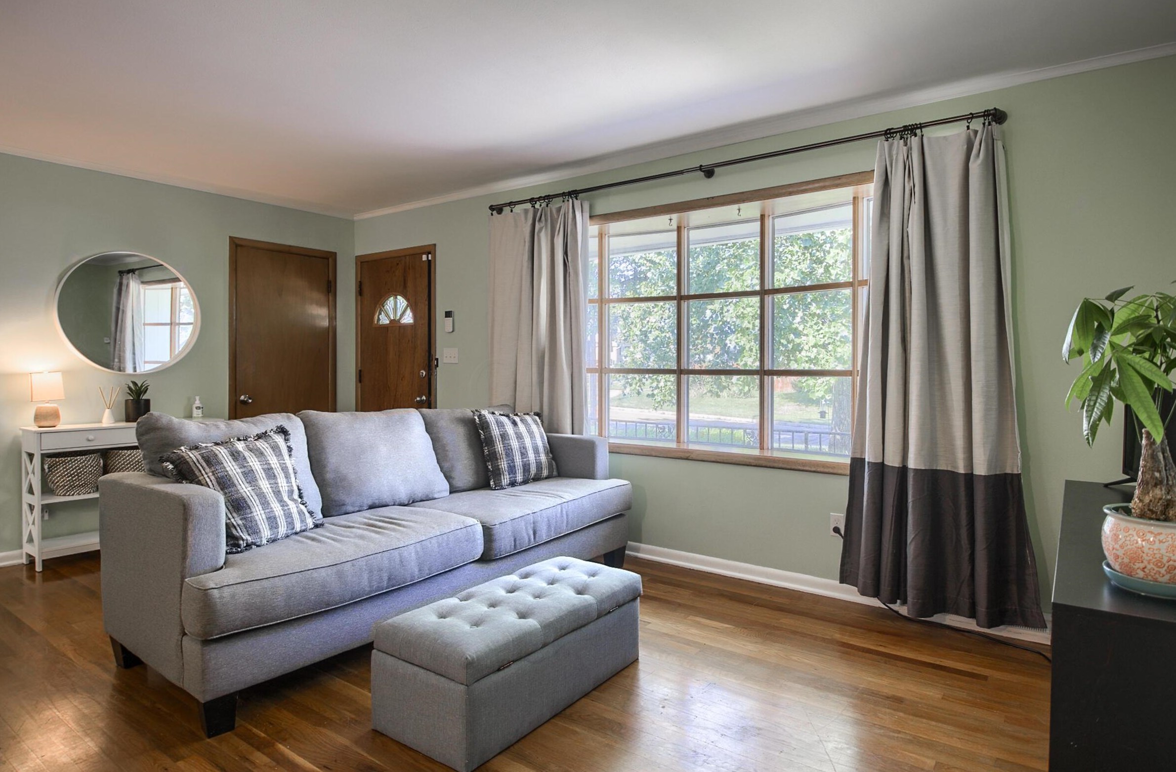 1176 Bellflower Ave, Columbus OH  43204-2782 exterior