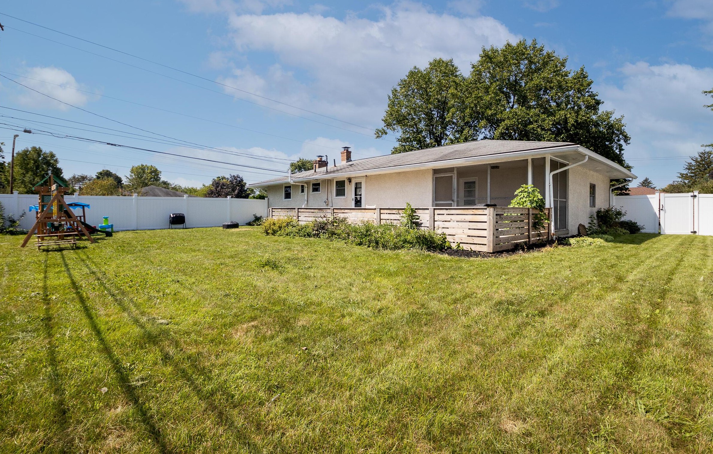 1176 Bellflower Ave, Columbus OH  43204-2782 exterior