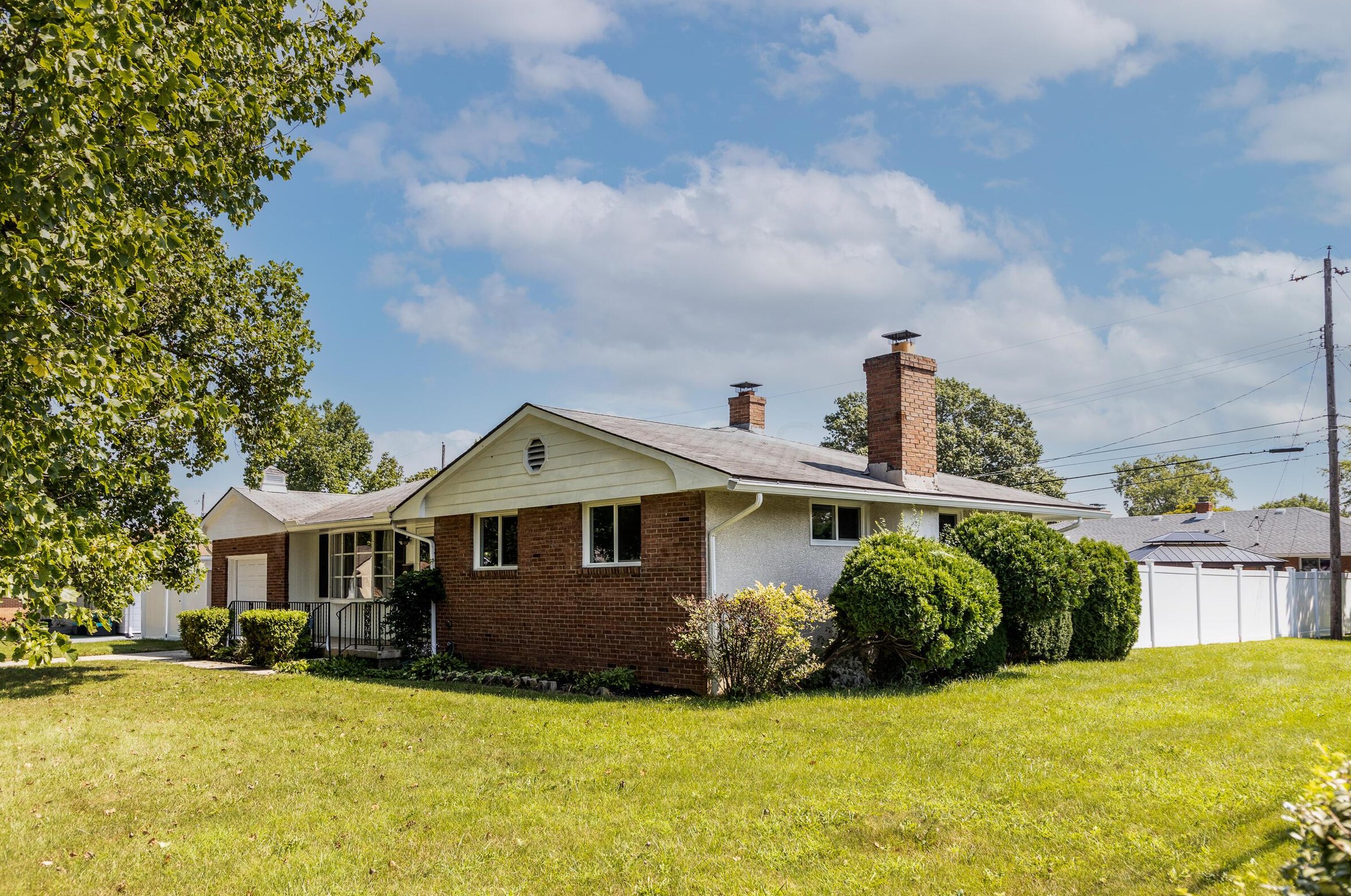 1176 Bellflower Ave, Columbus OH  43204-2782 exterior