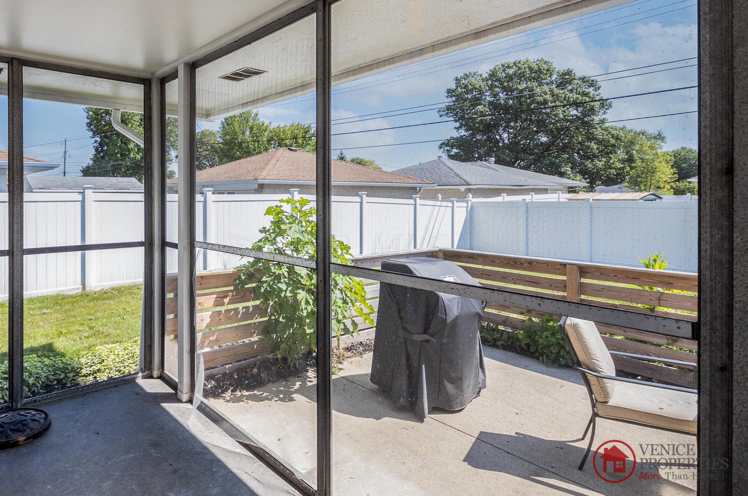 1176 Bellflower Ave, Columbus OH  43204-2782 exterior