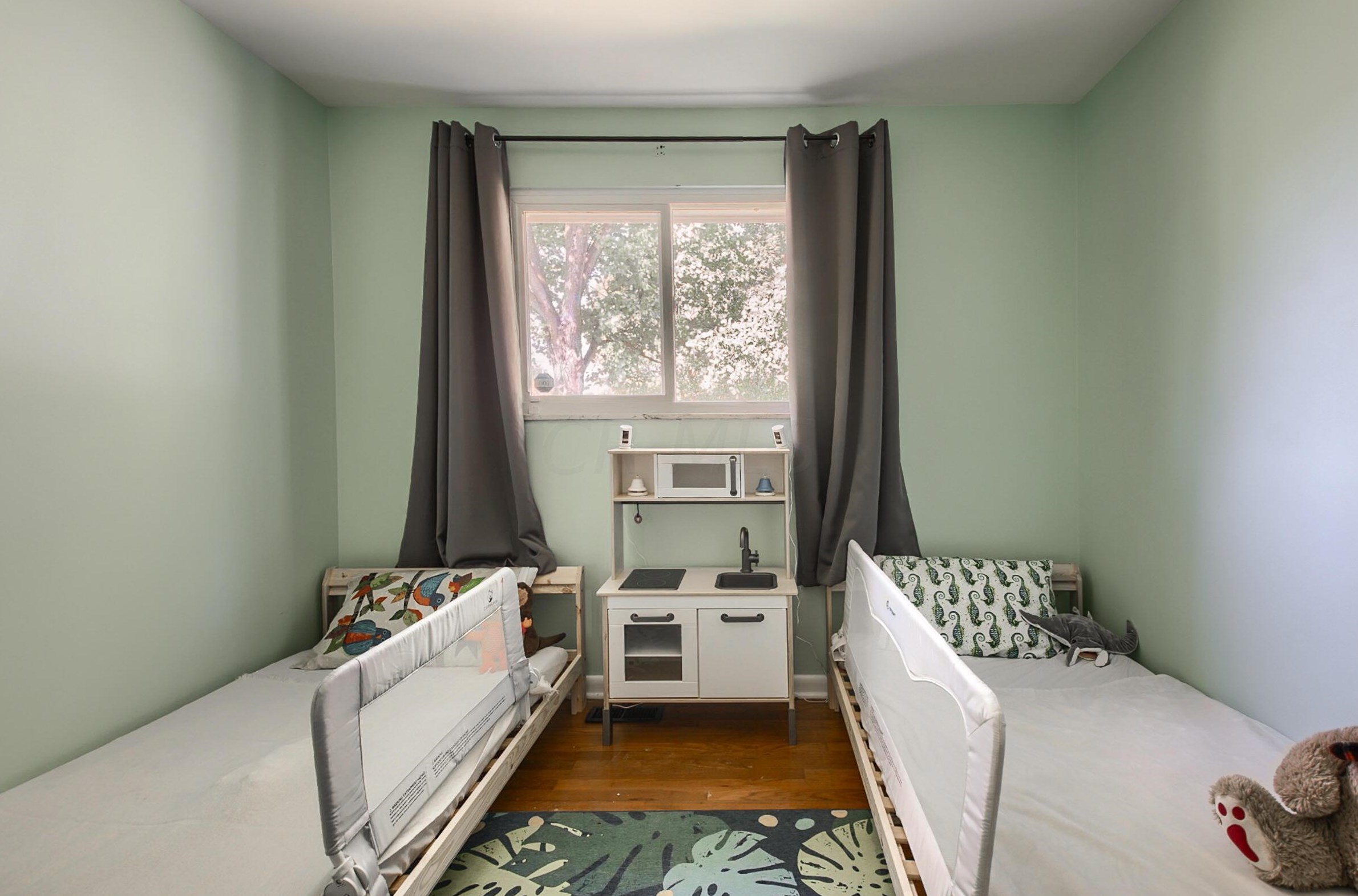 1176 Bellflower Ave, Columbus OH  43204-2782 exterior