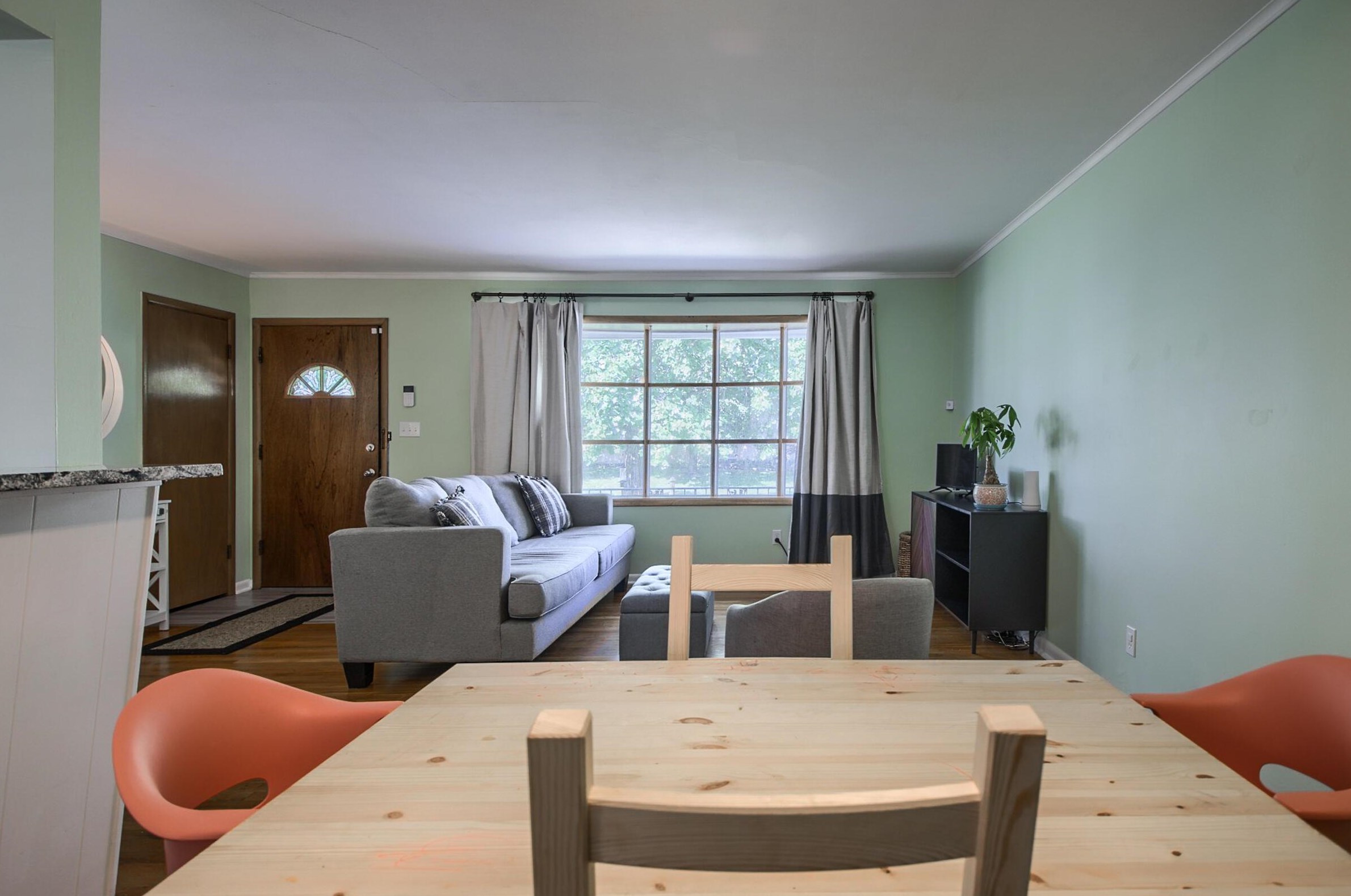 1176 Bellflower Ave, Columbus OH  43204-2782 exterior