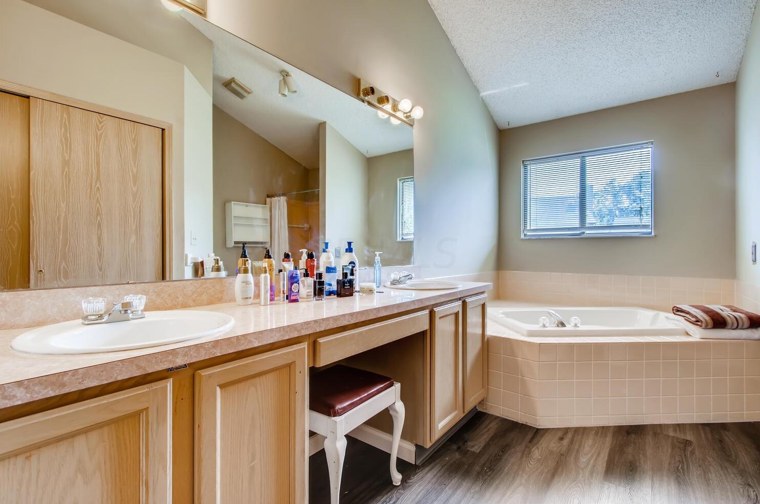 430 Schyler Way, Columbus OH  43230-4380 exterior