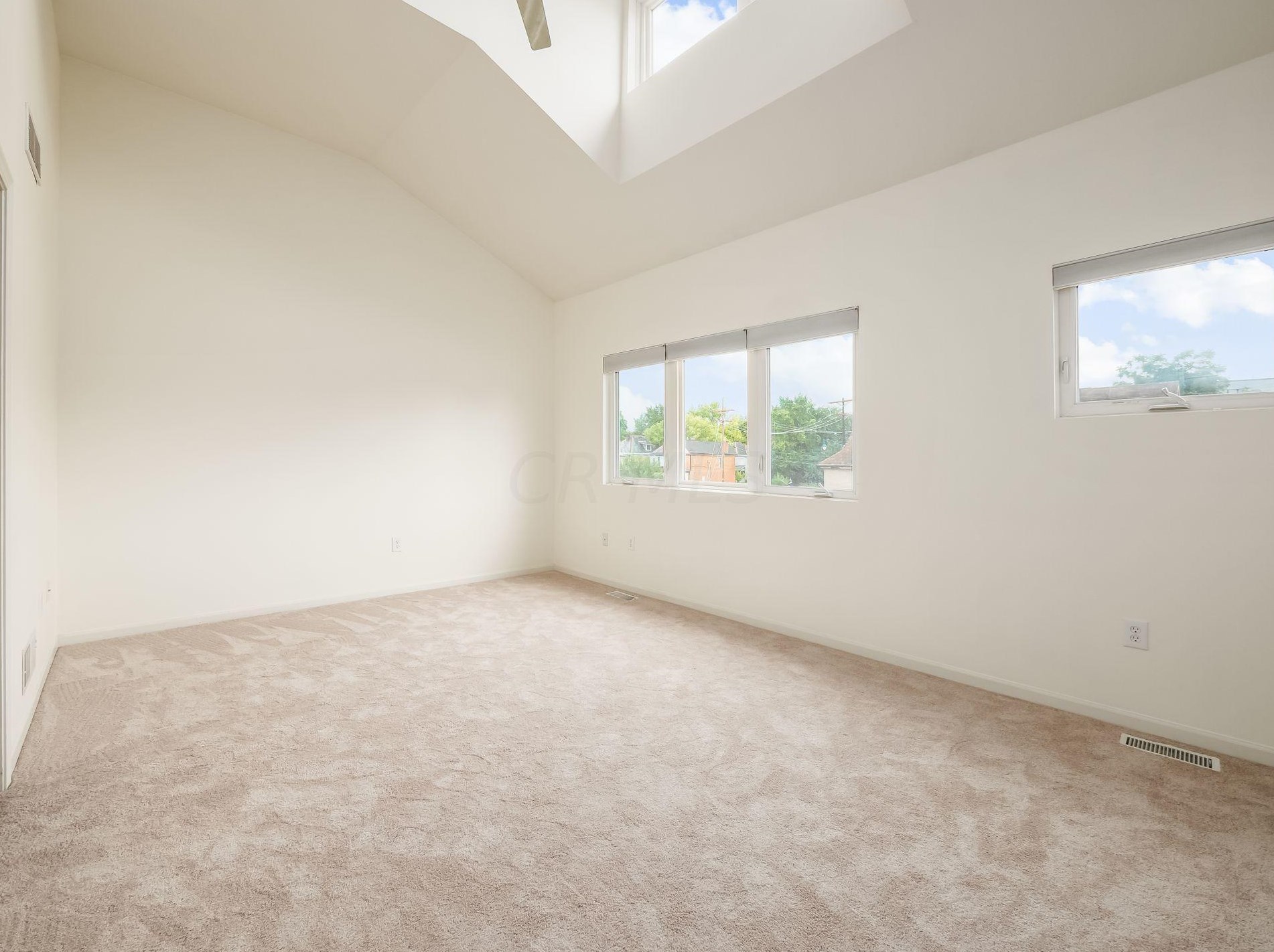 1257 Hunter Ave, Columbus OH 43201-3231 exterior