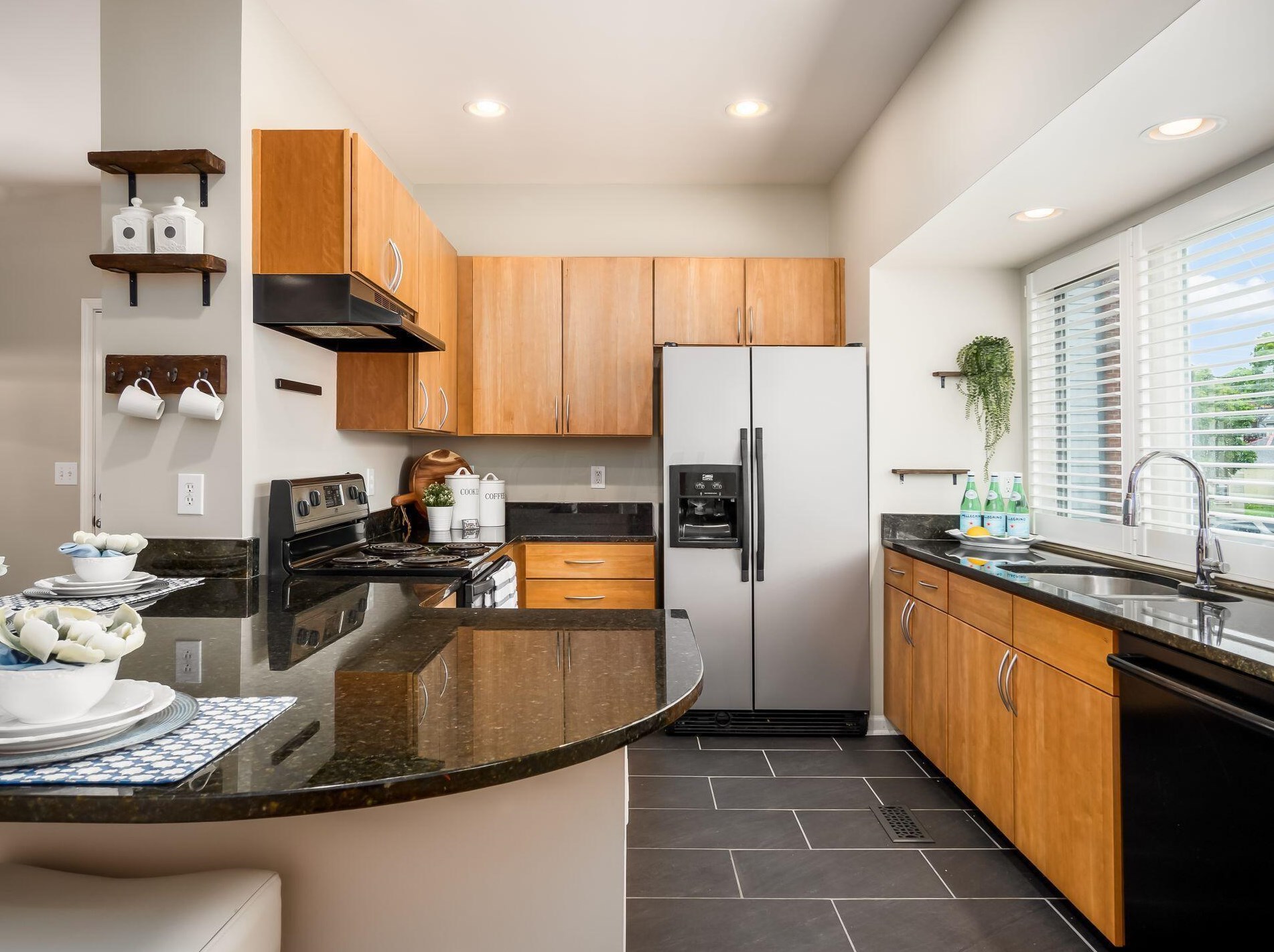 1257 Hunter Ave, Columbus OH 43201-3231 exterior