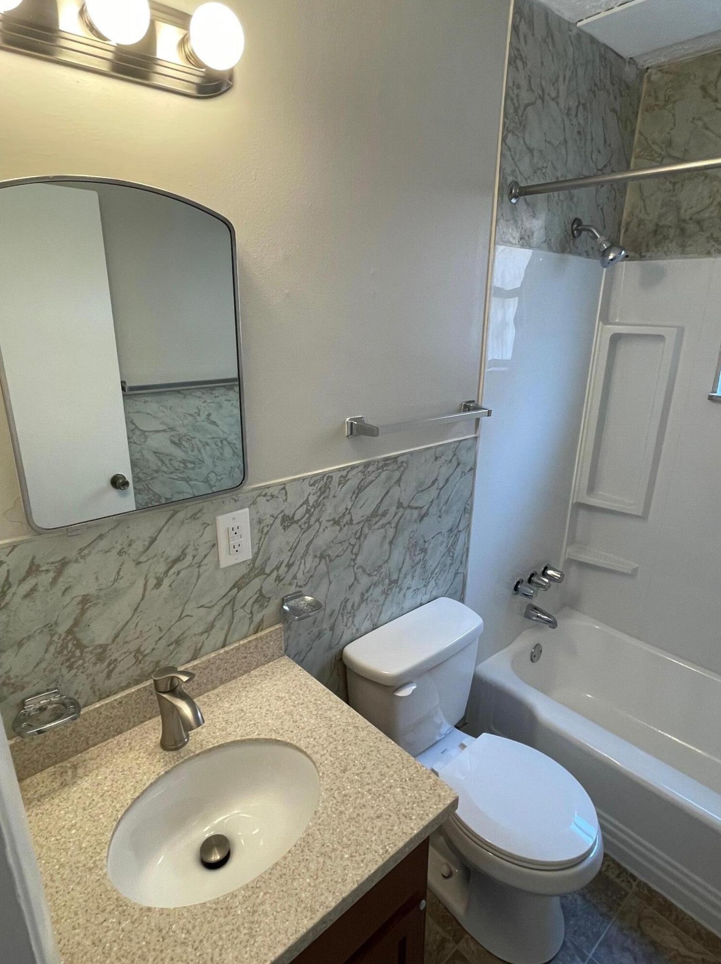 272-284 Broadmeadows Blvd, Columbus OH  43214-1014 exterior