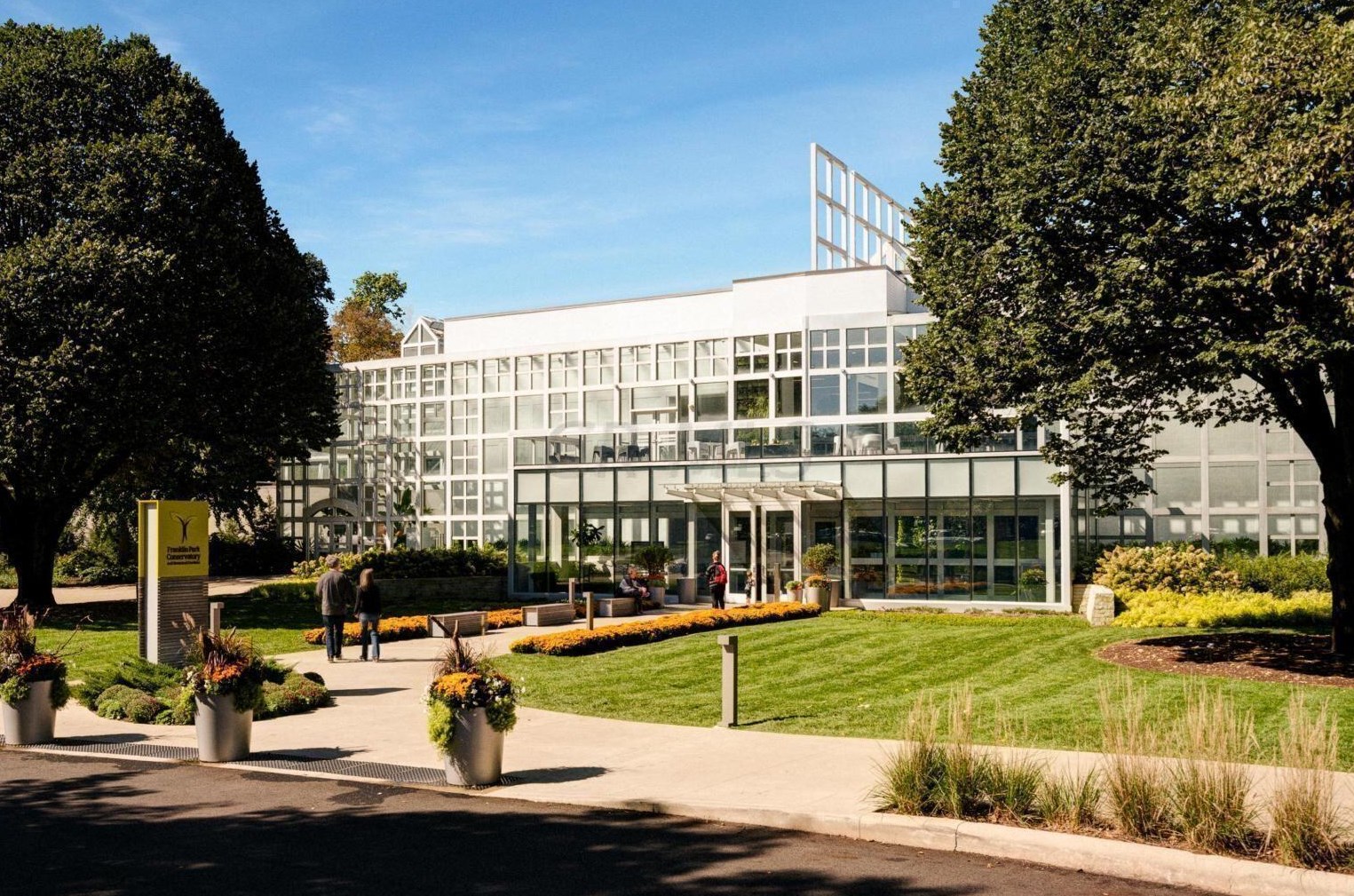 1074 Bryden Rd, Columbus OH 43205-1863 exterior