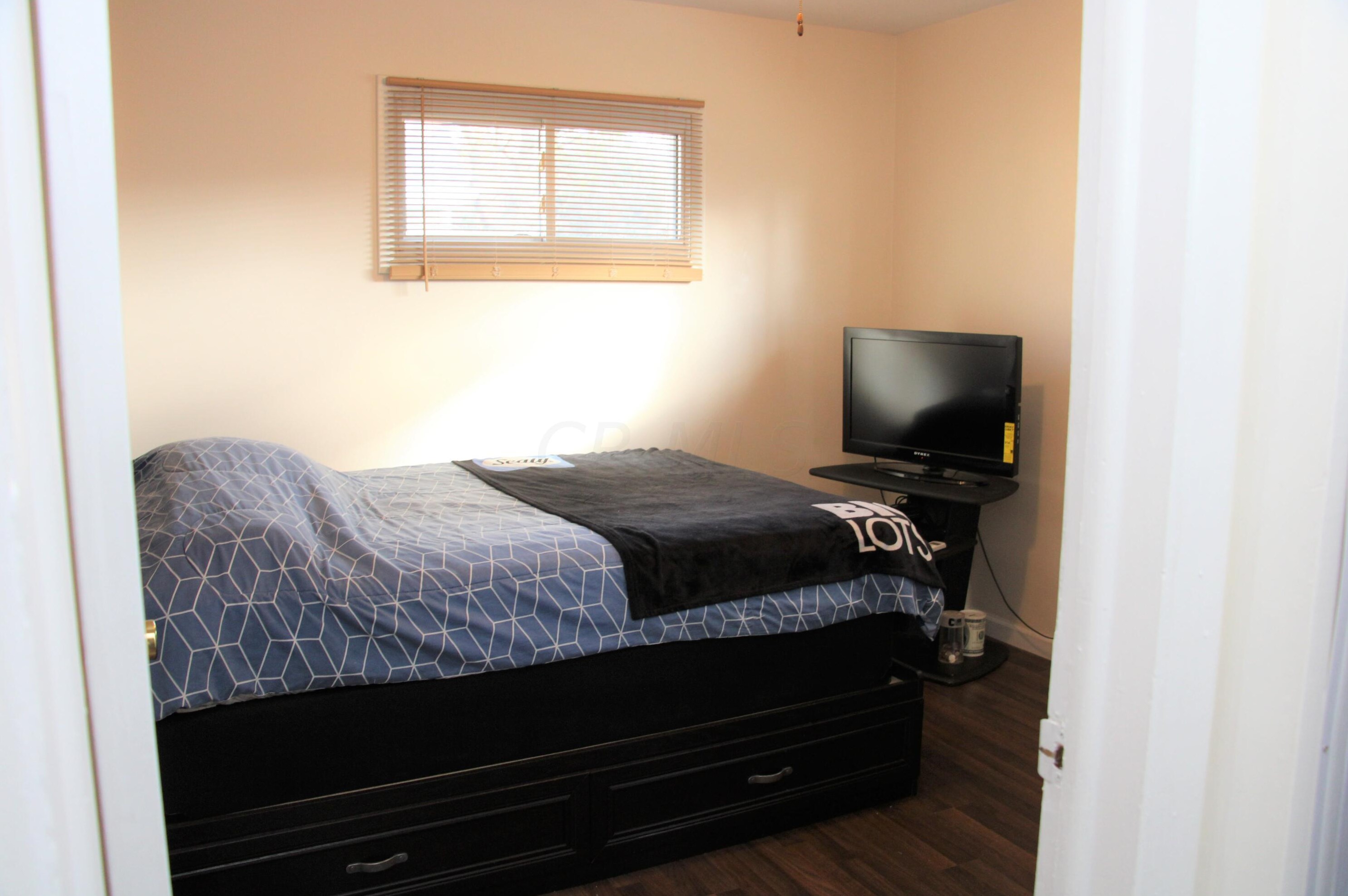 2426 Brentnell Ave, Columbus OH 43211-1963 exterior