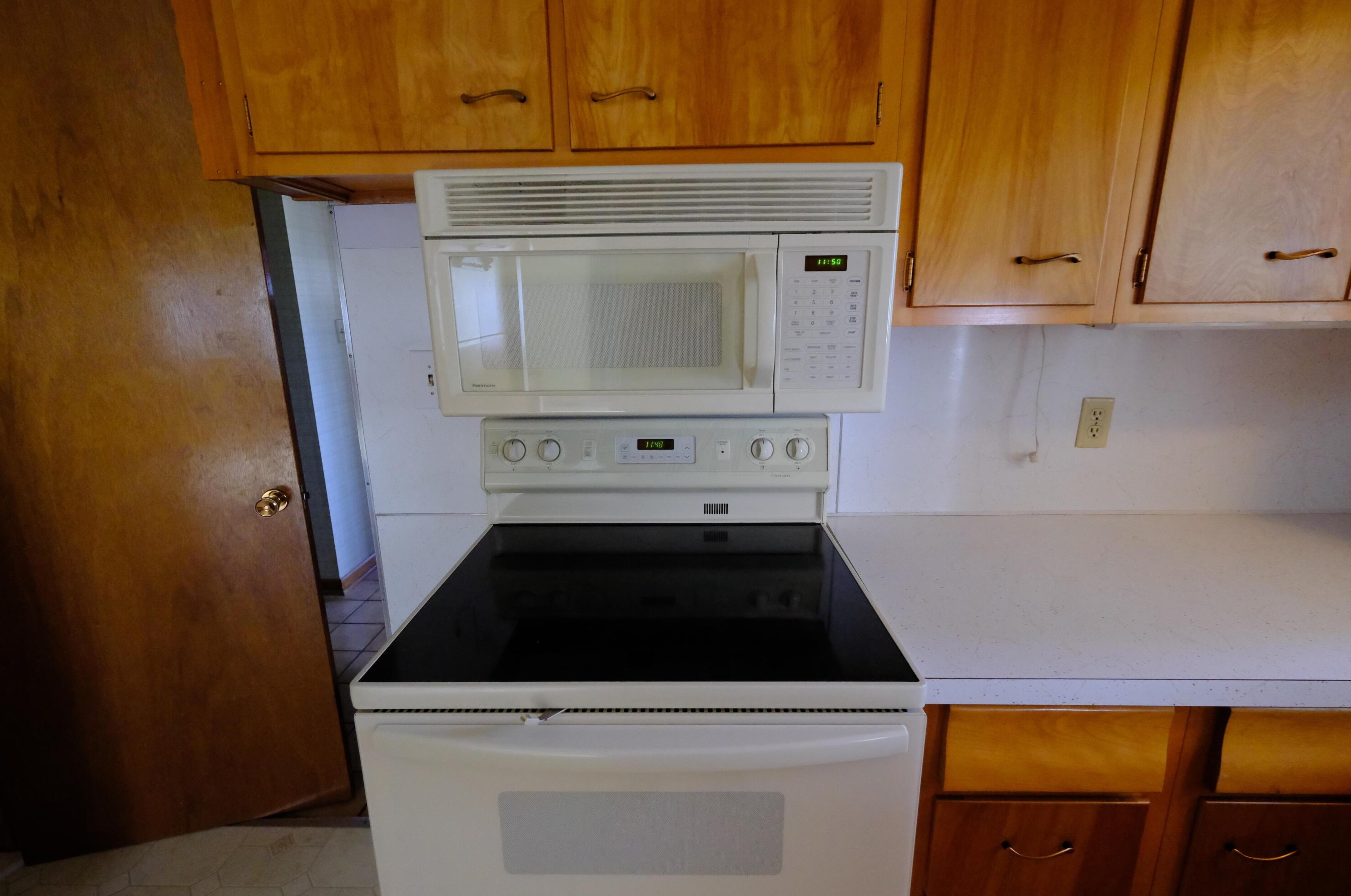 798 Bernhard Rd, Columbus OH 43213-1937 exterior