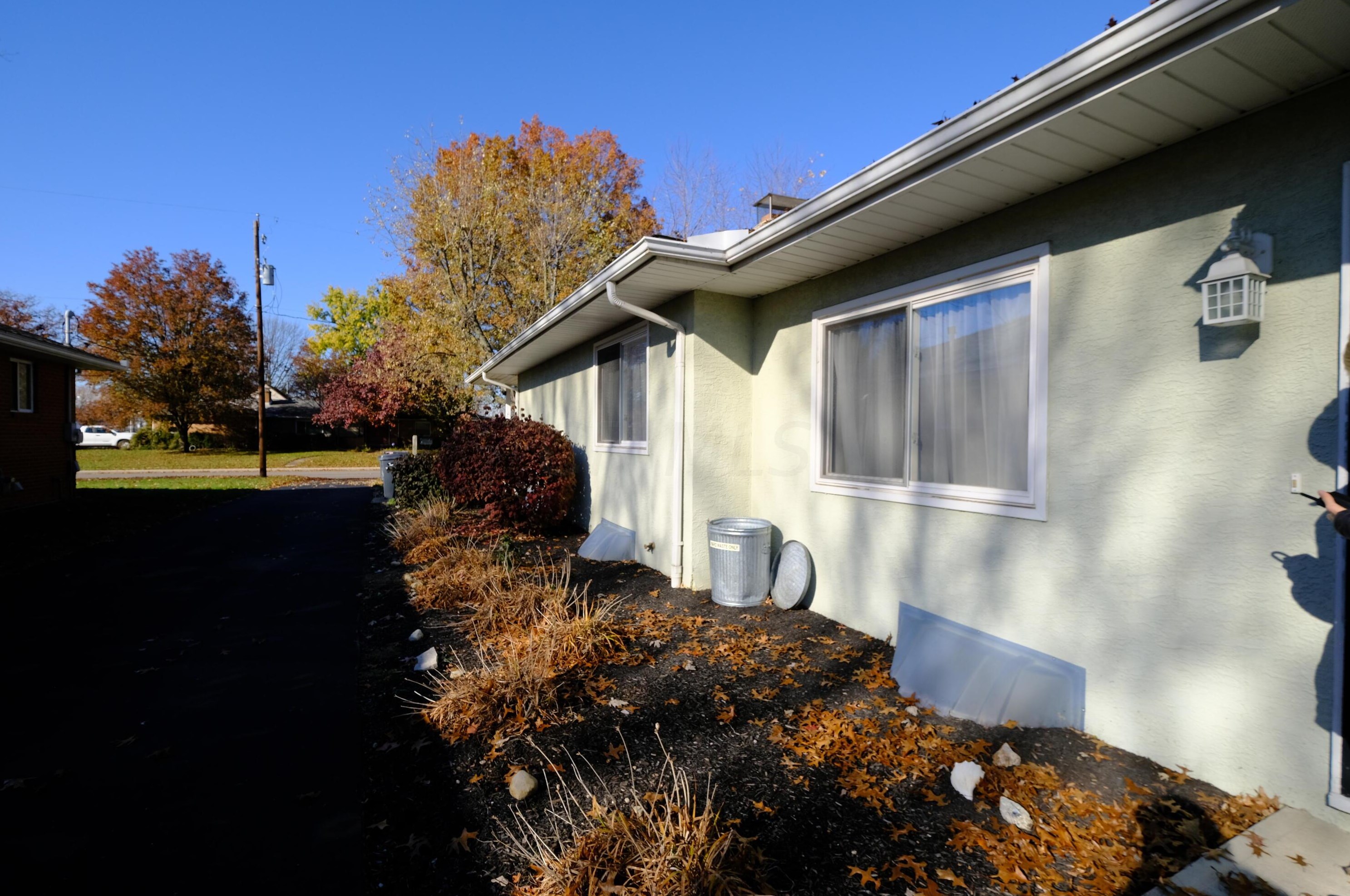 798 Bernhard Rd, Columbus OH 43213-1937 exterior