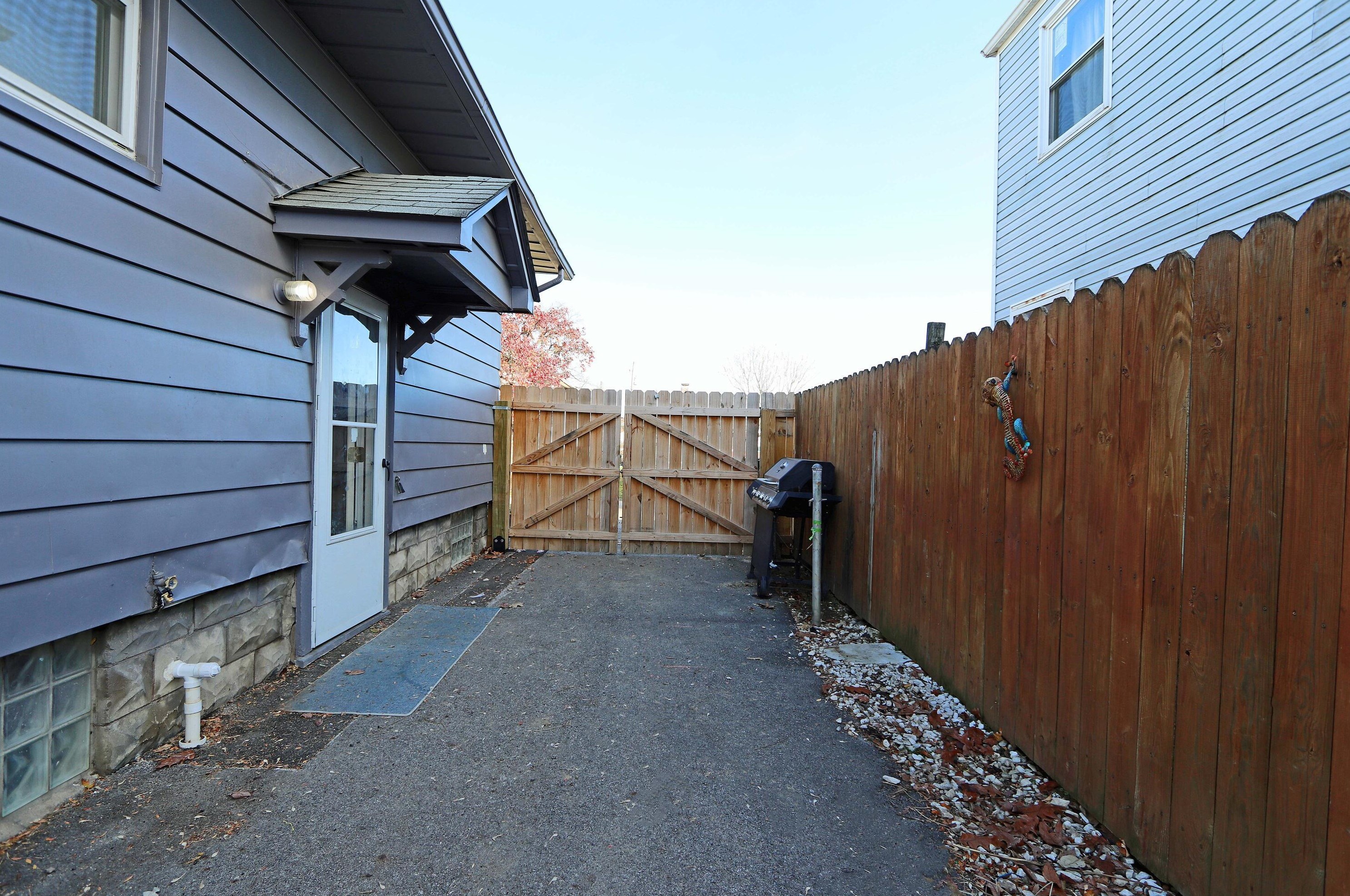 465 Huron Ave, Columbus OH 43204-2661 exterior