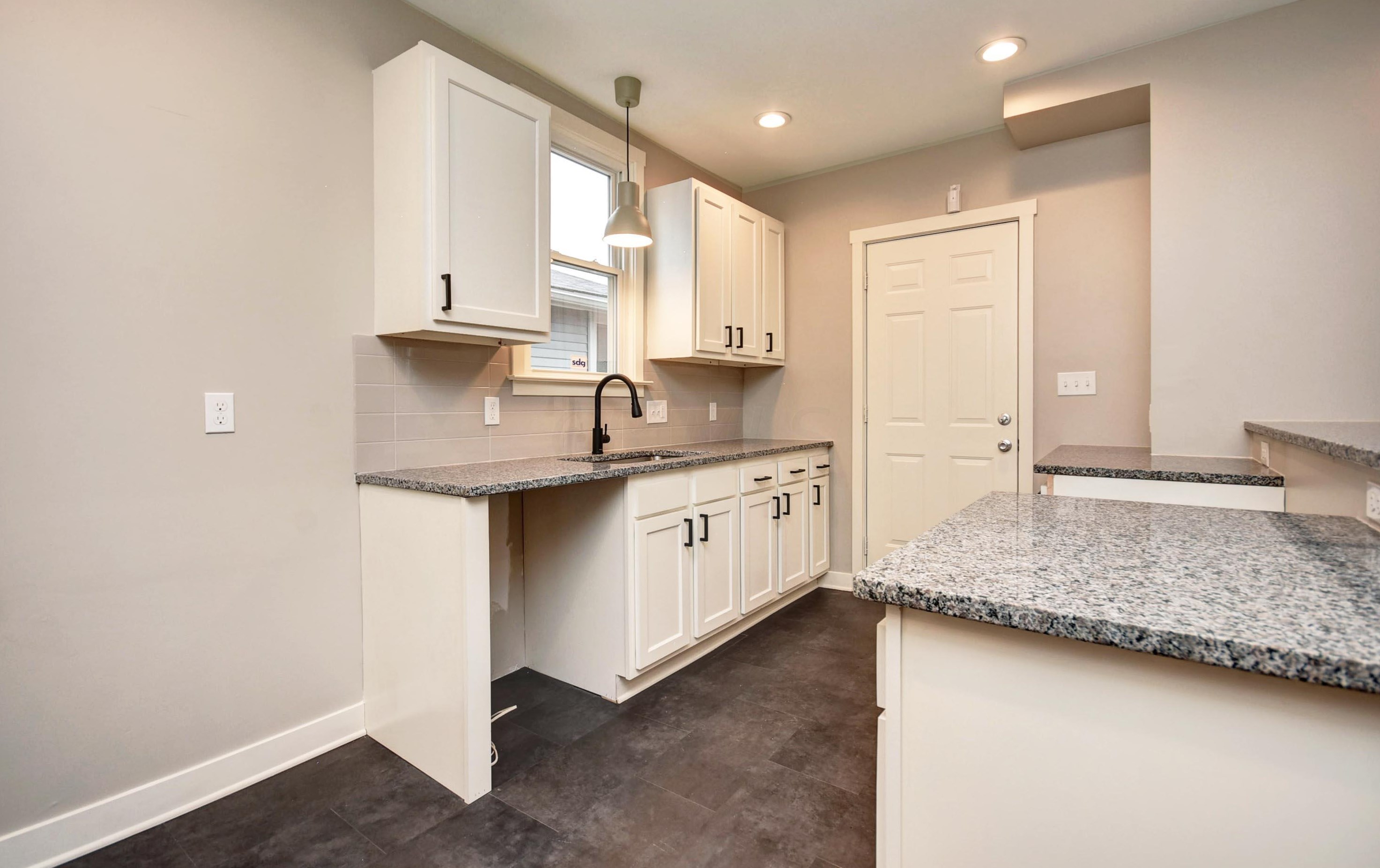 948 Lockbourne Rd, Columbus OH 43206-1625 exterior