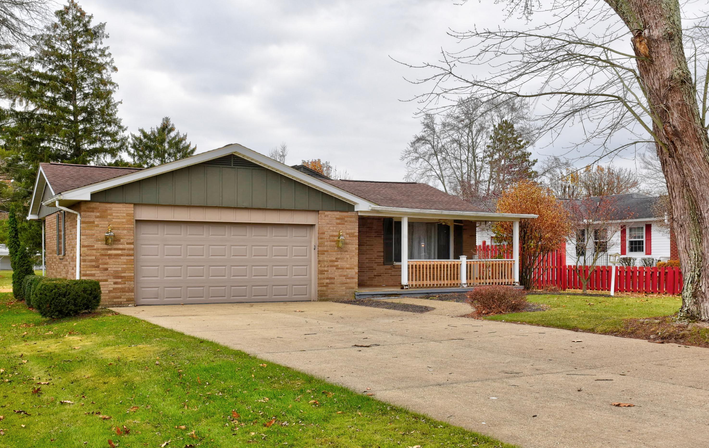 3030 Fairway Ln Zanesville Oh 43701 Mls 221047604 Coldwell Banker