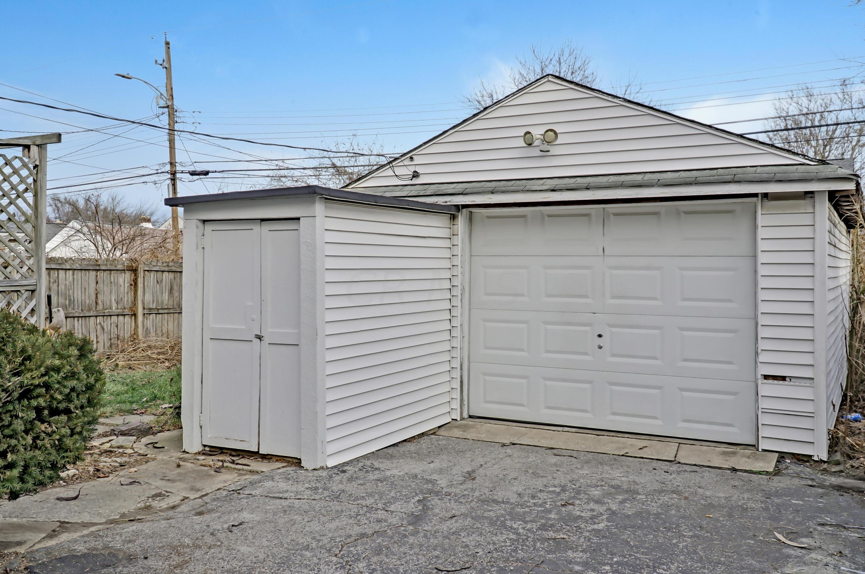 312 Brinker Ave, Columbus OH 43204-2036 exterior