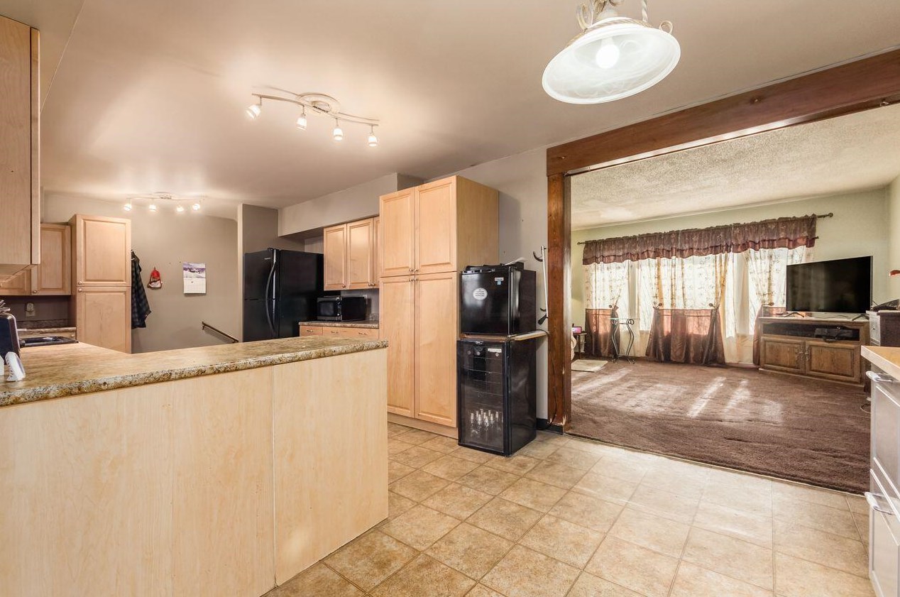 2374 Kilbourne Ave, Columbus OH 43229-4709 exterior