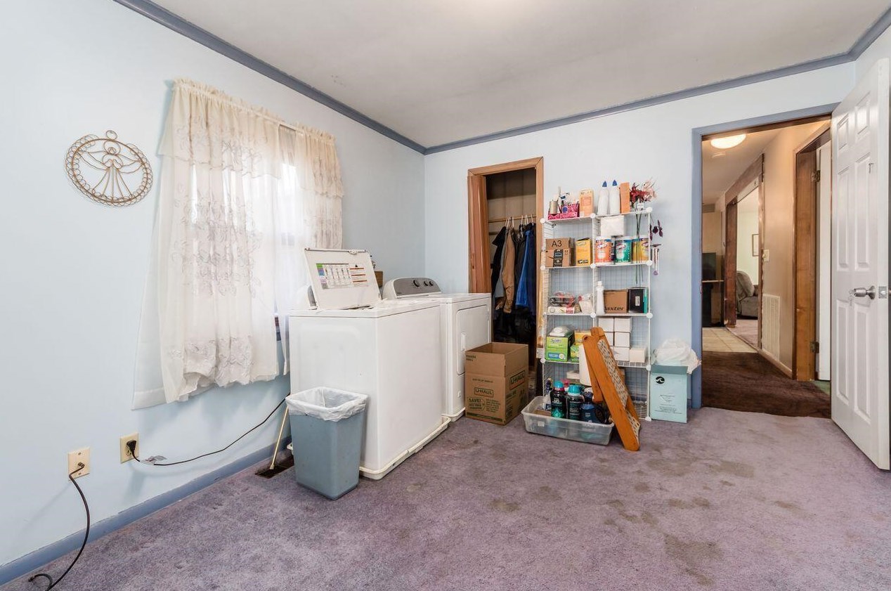 2374 Kilbourne Ave, Columbus OH 43229-4709 exterior