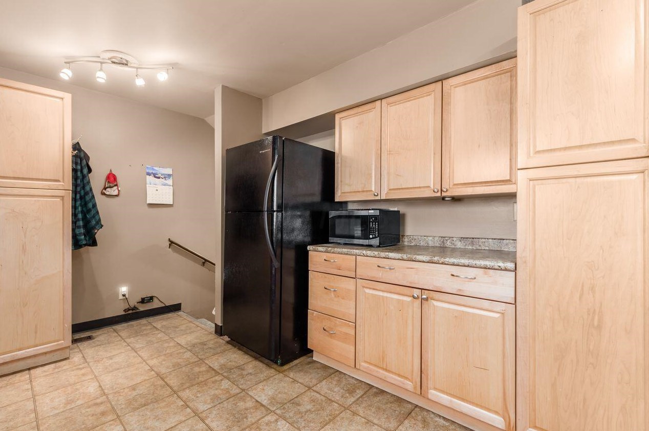 2374 Kilbourne Ave, Columbus OH 43229-4709 exterior