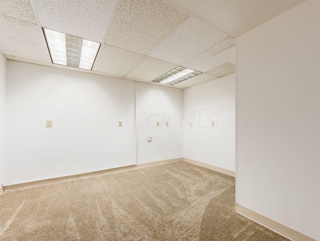 2374 Kilbourne Ave, Columbus OH 43229-4709 exterior