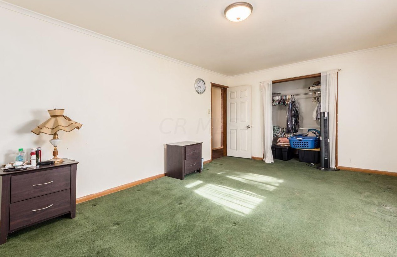 2374 Kilbourne Ave, Columbus OH 43229-4709 exterior