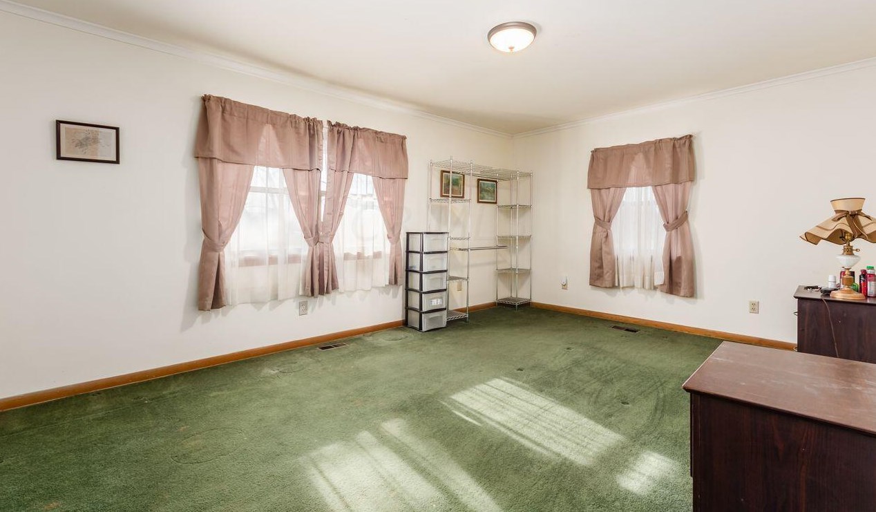 2374 Kilbourne Ave, Columbus OH 43229-4709 exterior