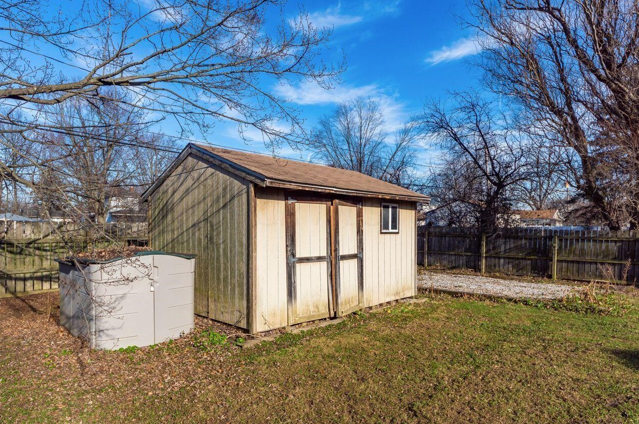 2374 Kilbourne Ave, Columbus OH 43229-4709 exterior