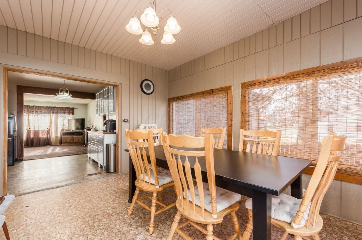 2374 Kilbourne Ave, Columbus OH 43229-4709 exterior