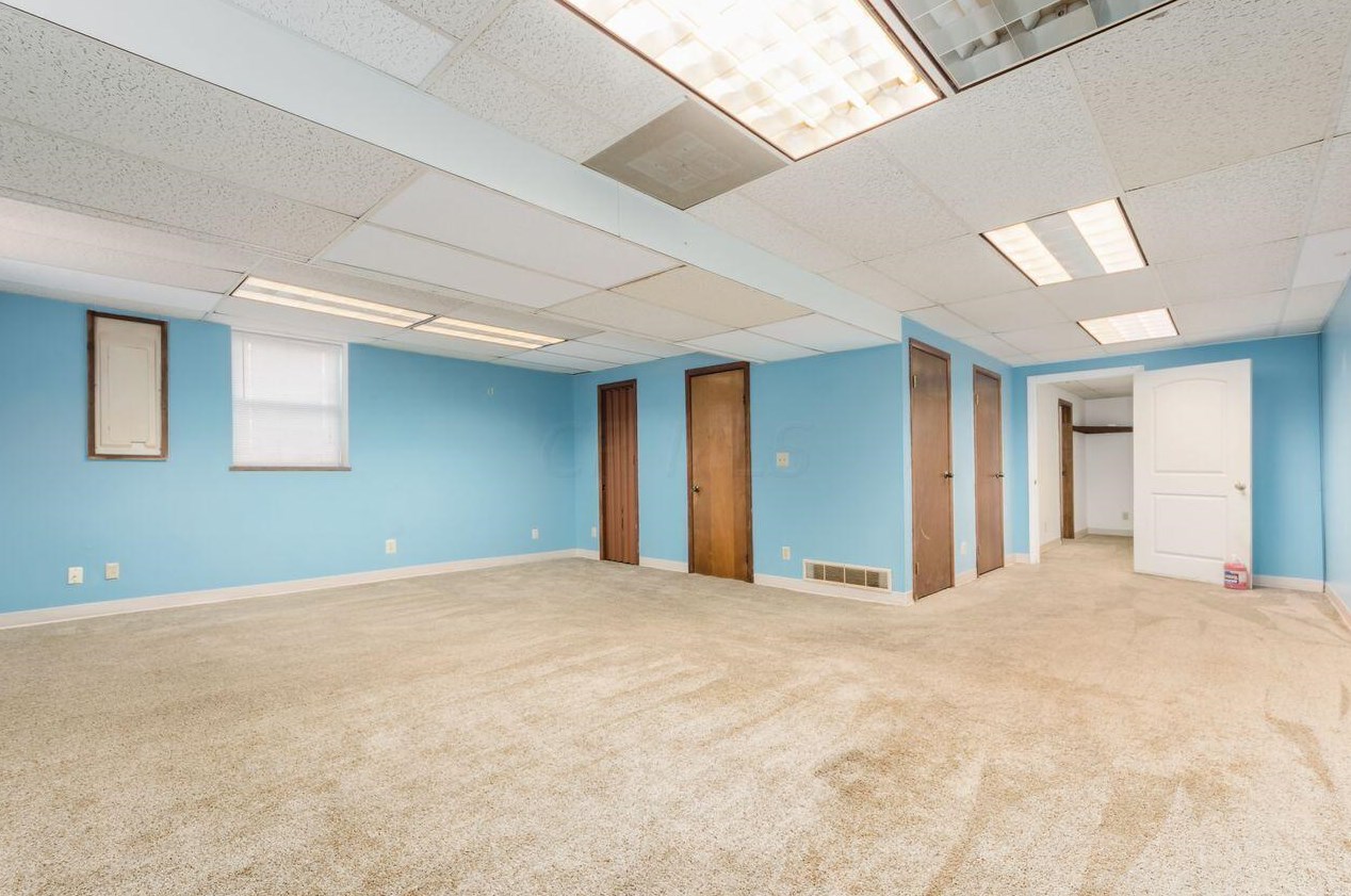 2374 Kilbourne Ave, Columbus OH 43229-4709 exterior