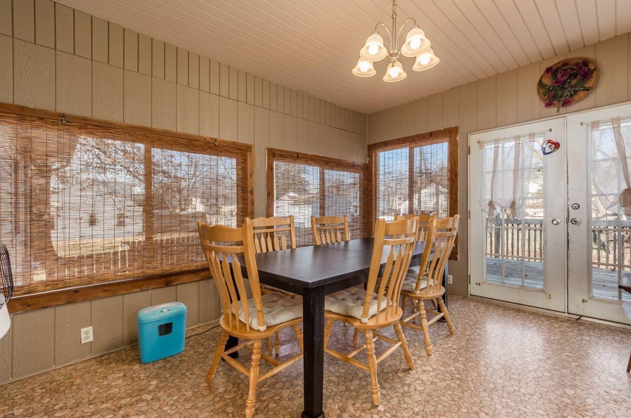 2374 Kilbourne Ave, Columbus OH 43229-4709 exterior