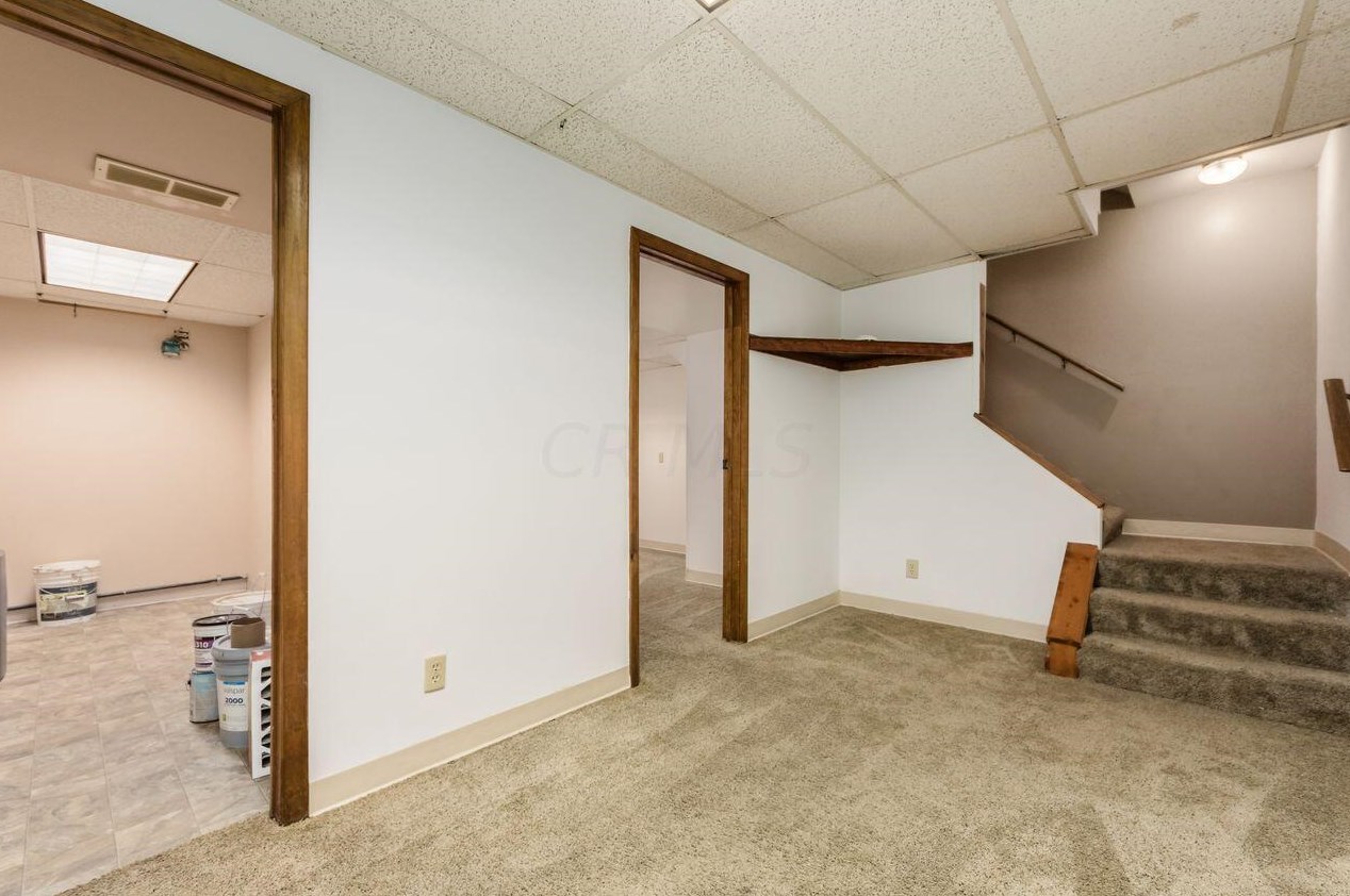 2374 Kilbourne Ave, Columbus OH 43229-4709 exterior