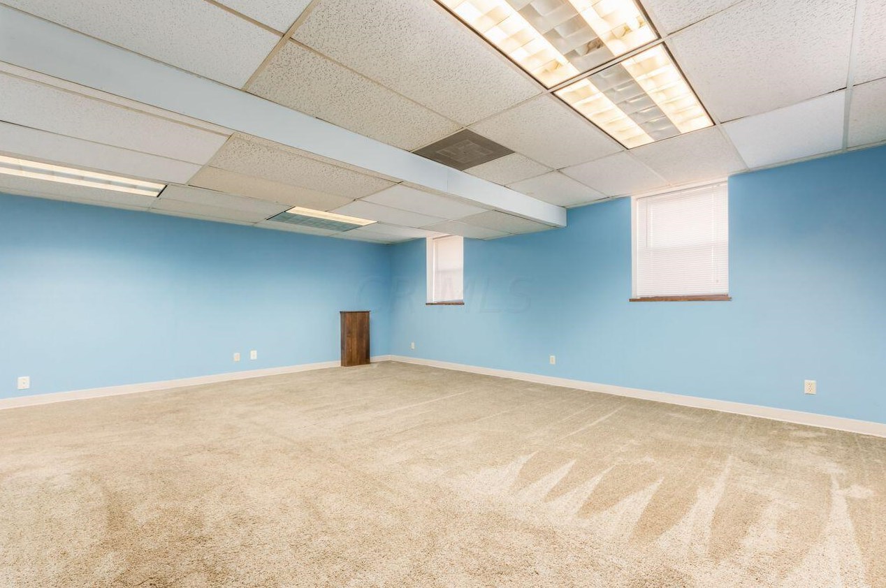 2374 Kilbourne Ave, Columbus OH 43229-4709 exterior