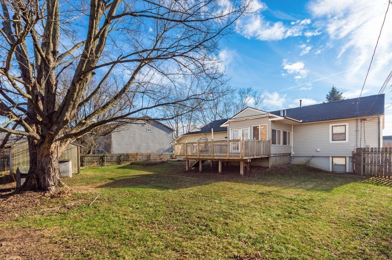 2374 Kilbourne Ave, Columbus OH 43229-4709 exterior