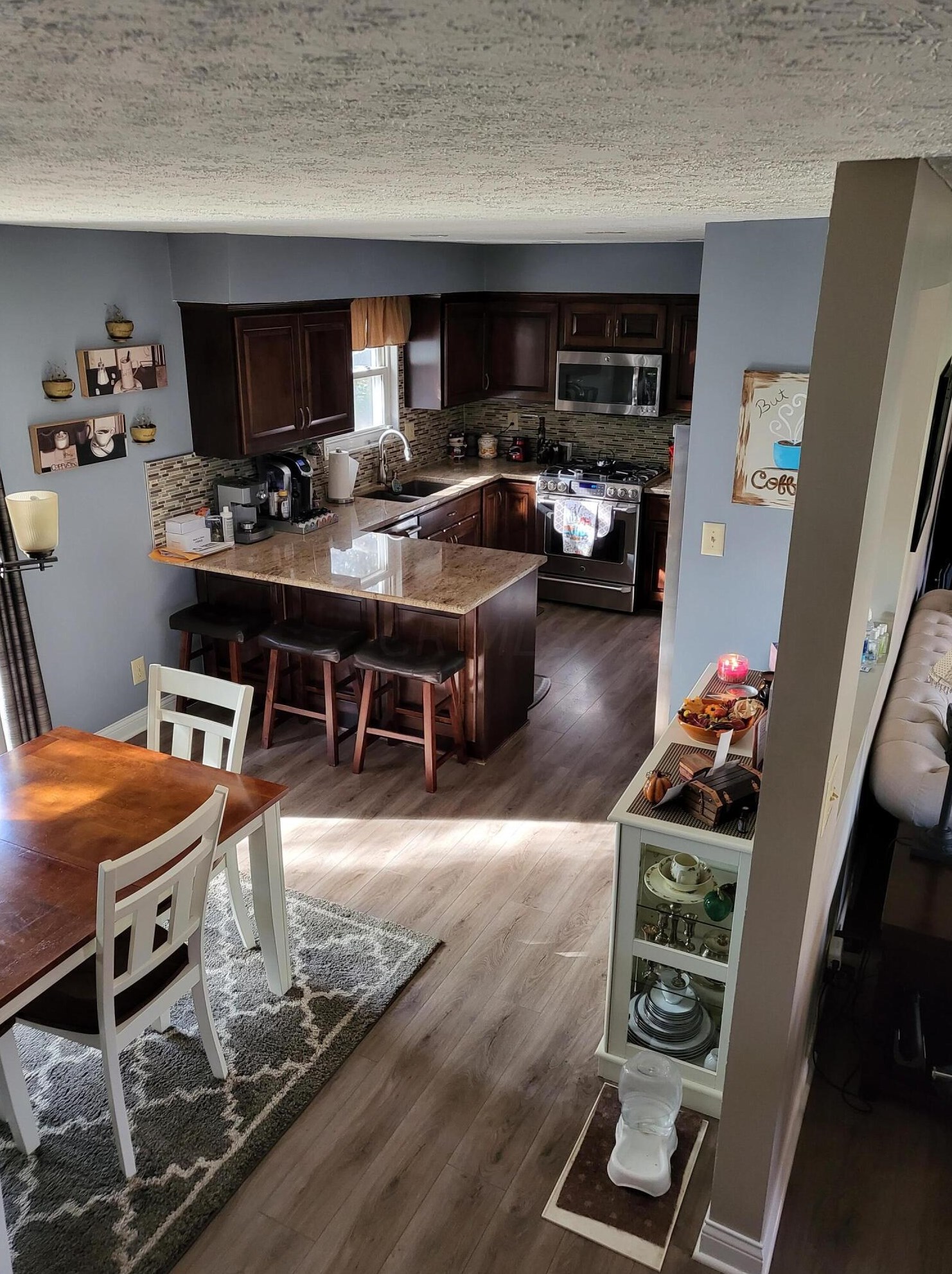 821 Riva Rdg Blvd, Columbus OH 43230-1804 exterior