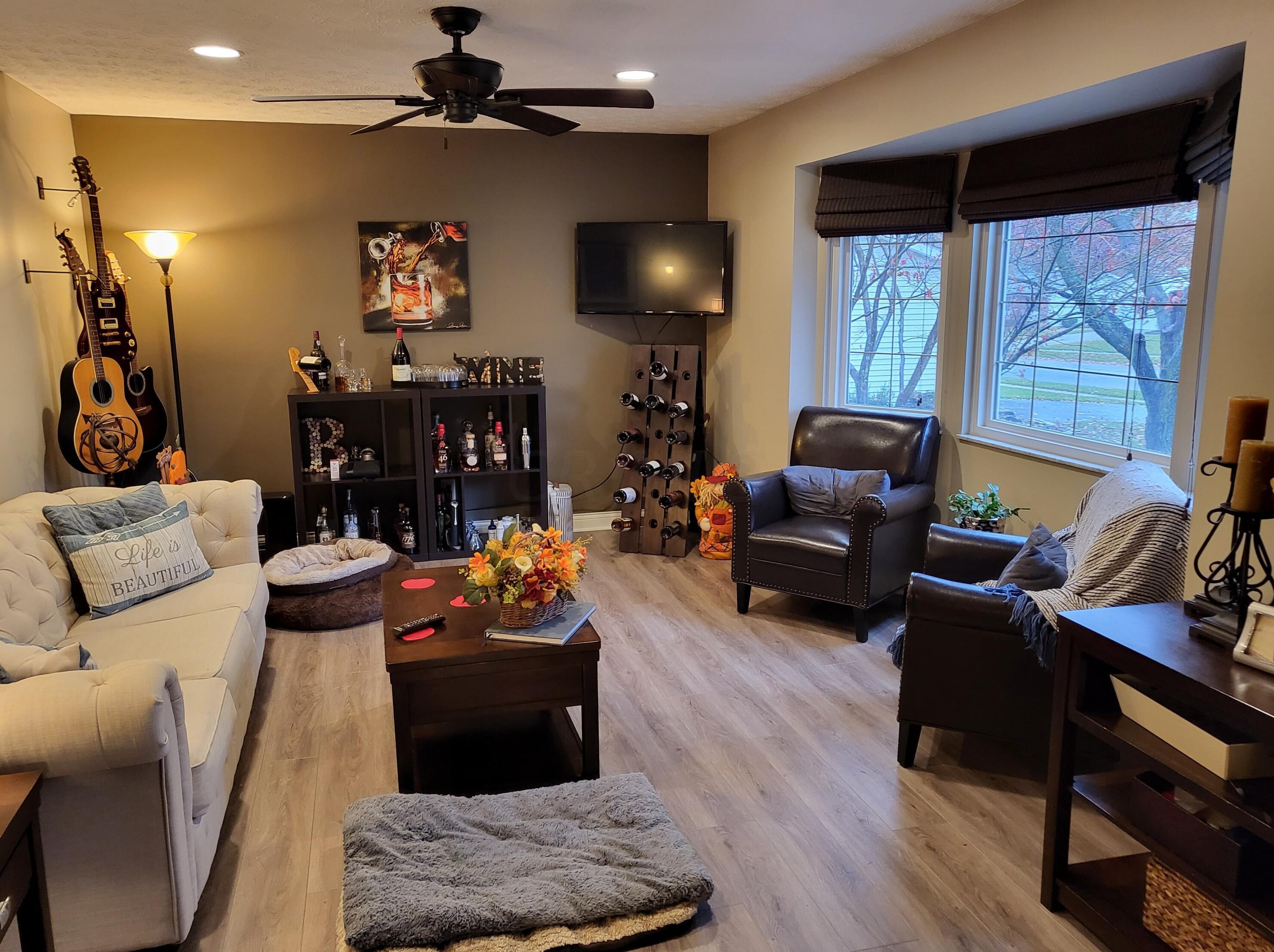 821 Riva Rdg Blvd, Columbus OH 43230-1804 exterior