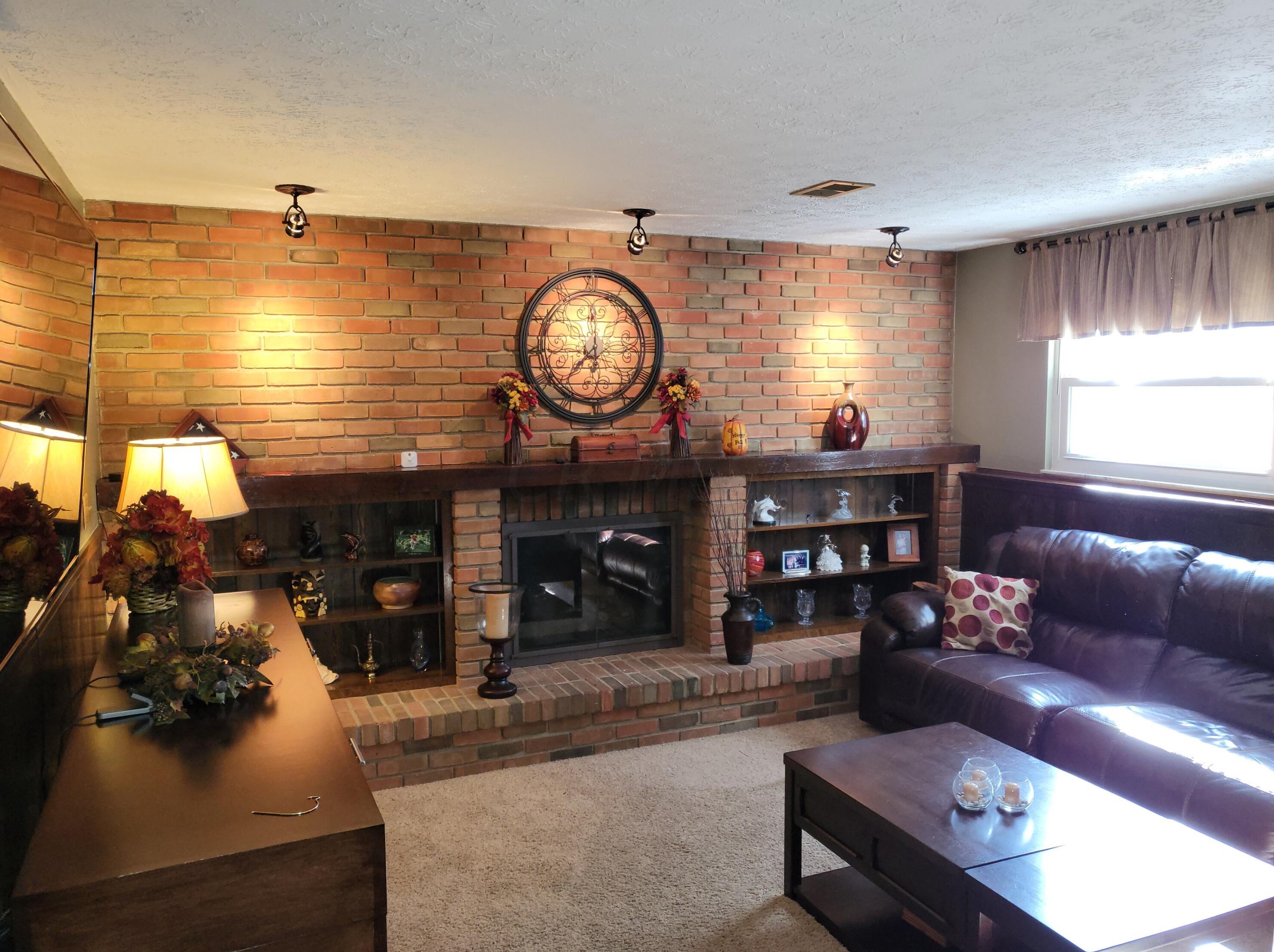 821 Riva Rdg Blvd, Columbus OH 43230-1804 exterior