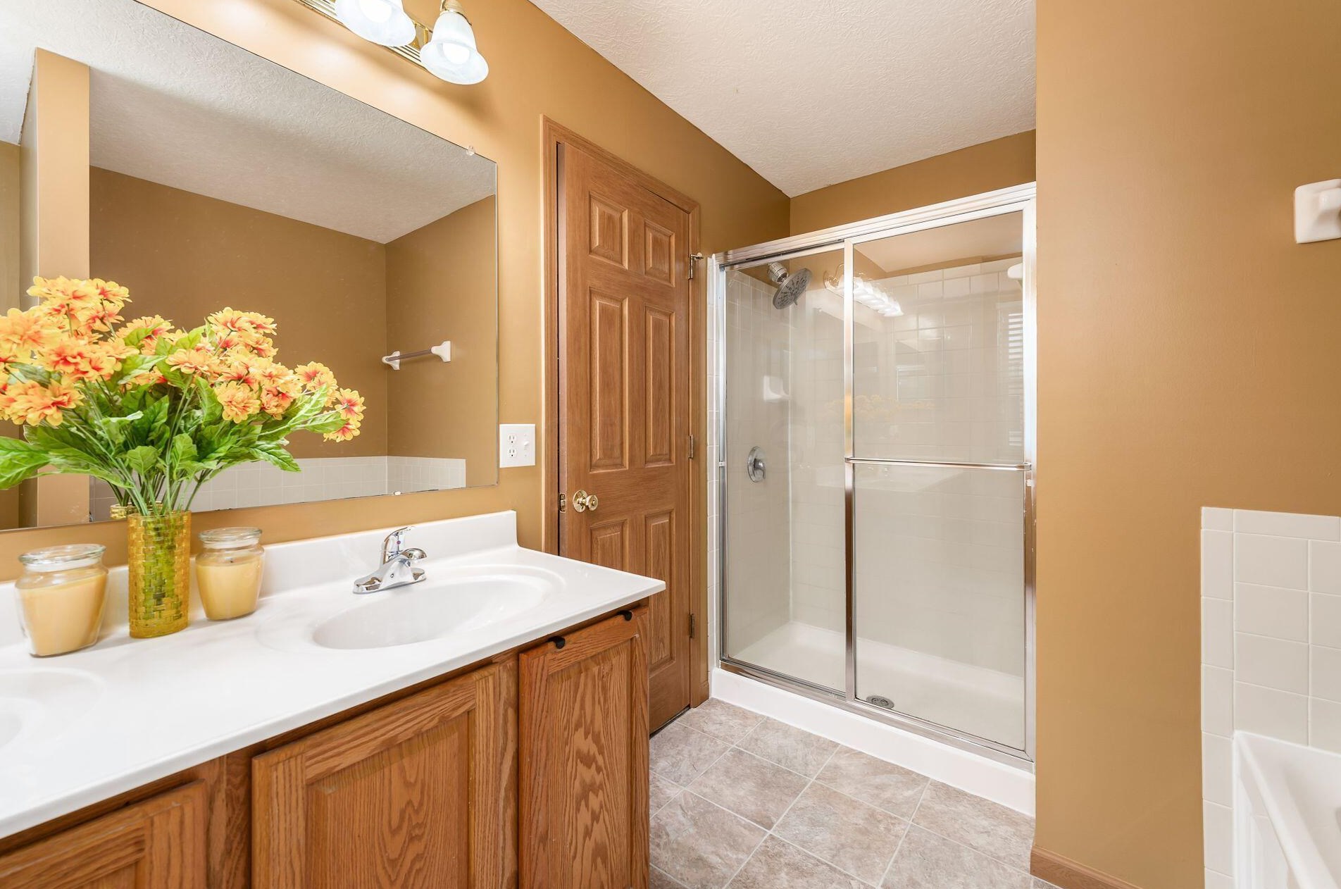 6811 Riding Trl Dr, Cnl Wnchstr OH  43110-7824 exterior