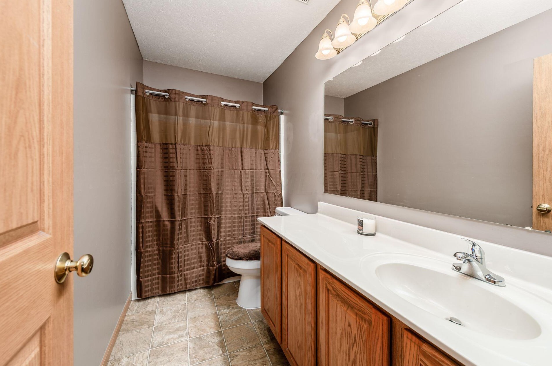 6811 Riding Trl Dr, Cnl Wnchstr OH  43110-7824 exterior