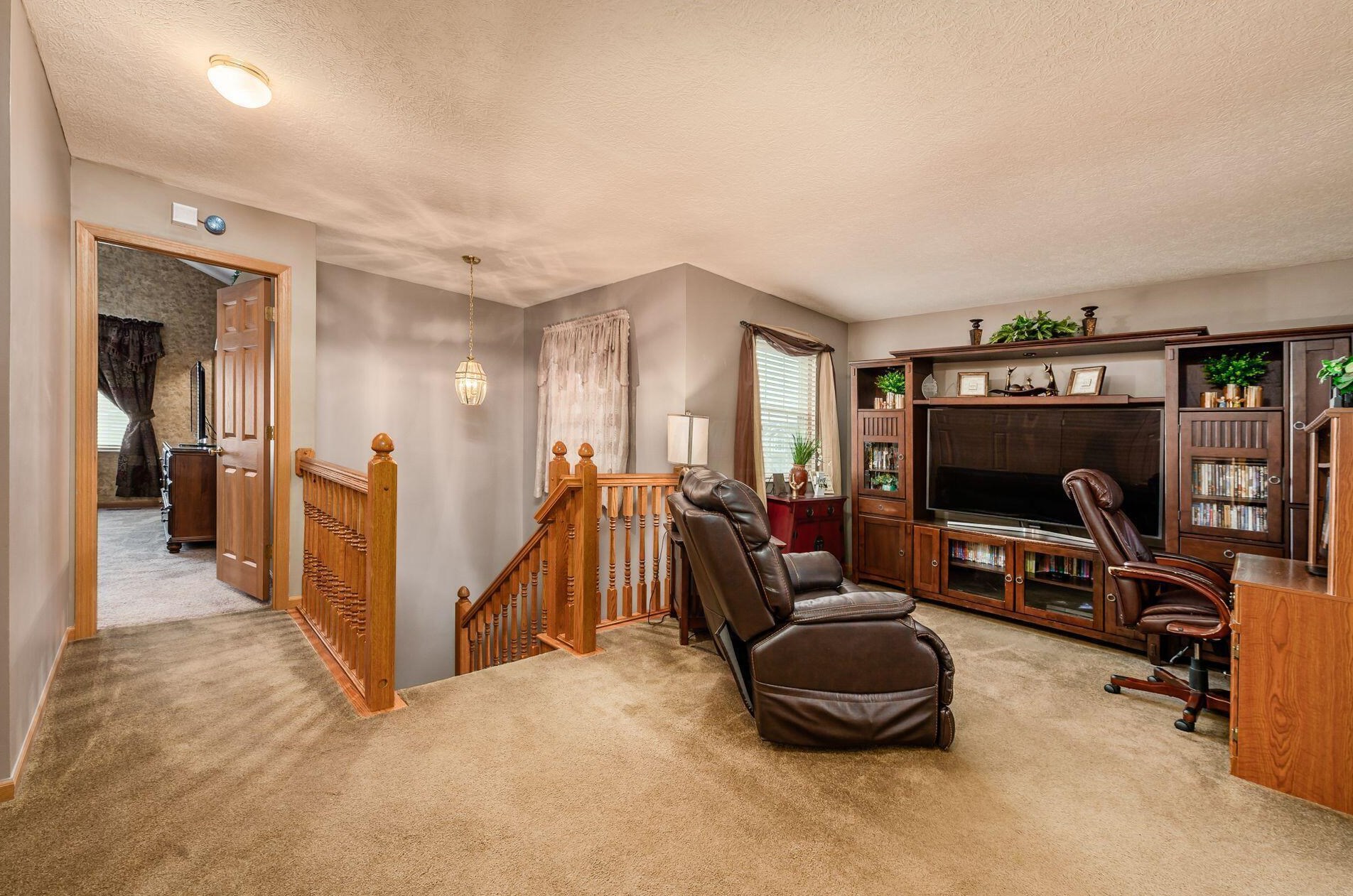 6811 Riding Trl Dr, Cnl Wnchstr OH  43110-7824 exterior