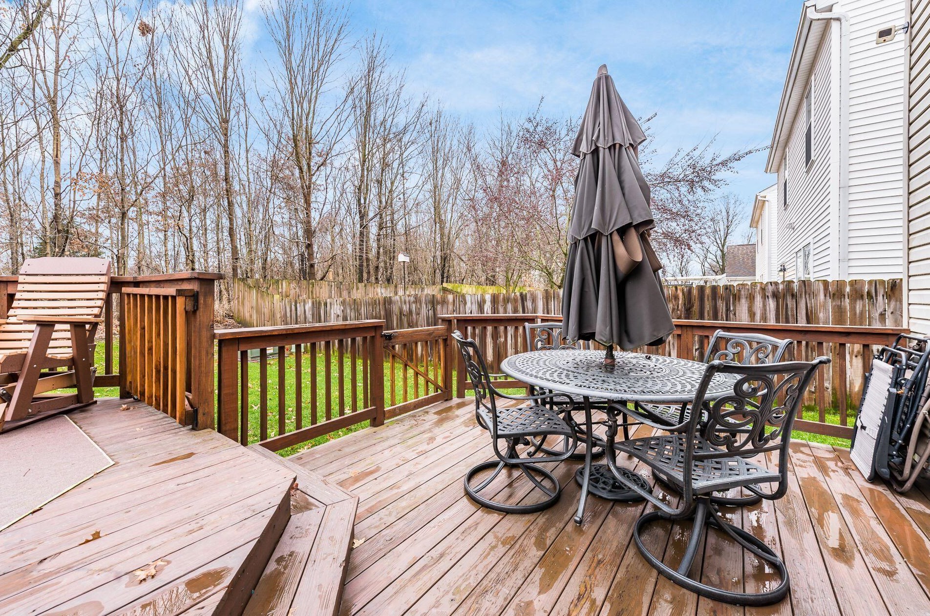 6811 Riding Trl Dr, Cnl Wnchstr OH  43110-7824 exterior