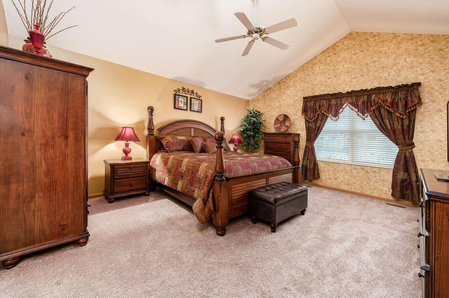 6811 Riding Trl Dr, Cnl Wnchstr OH  43110-7824 exterior